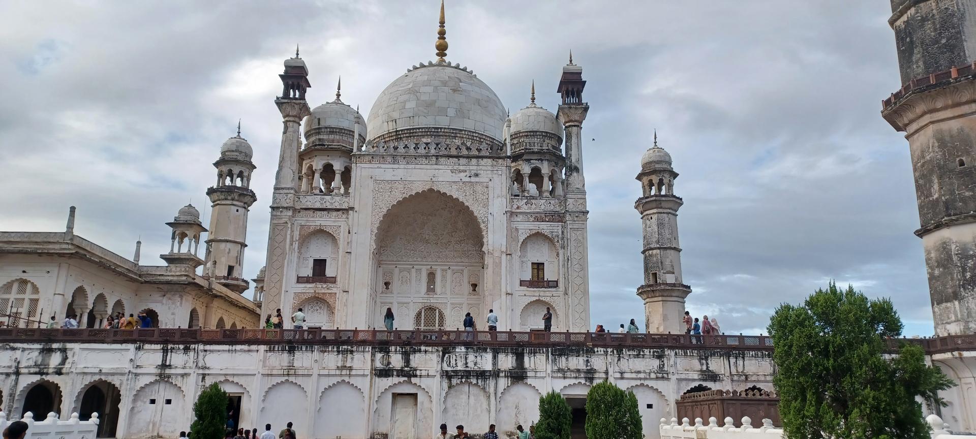 Ajanta Caves & Bibi Ka Maqbara Private Day Tour