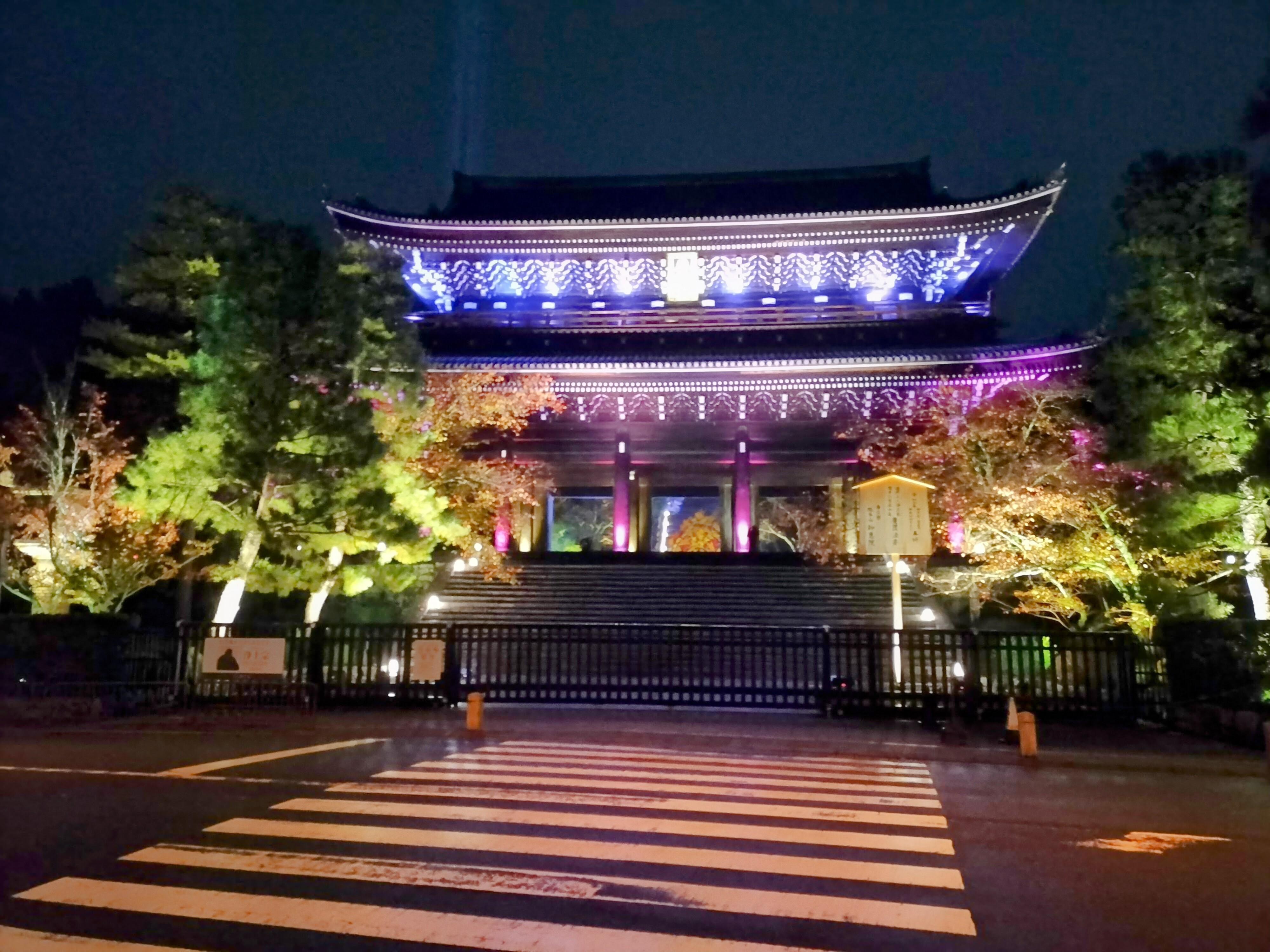 Gion Corner Kyoto - evening streets and teahouse district around the theatre — image 11