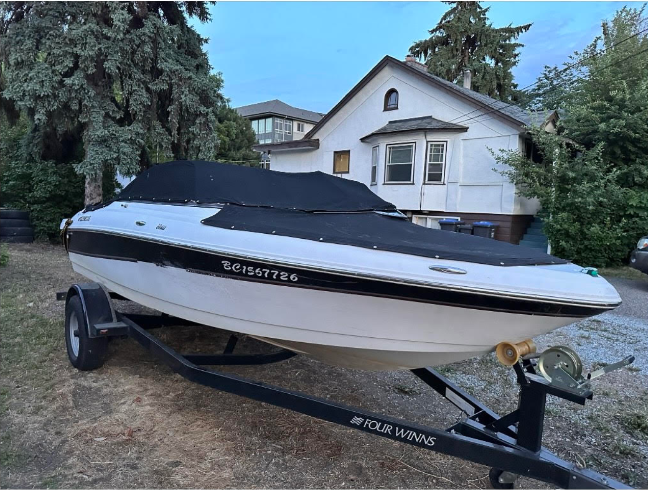 Kelowna Four Winns H180 Speed Boat Rental