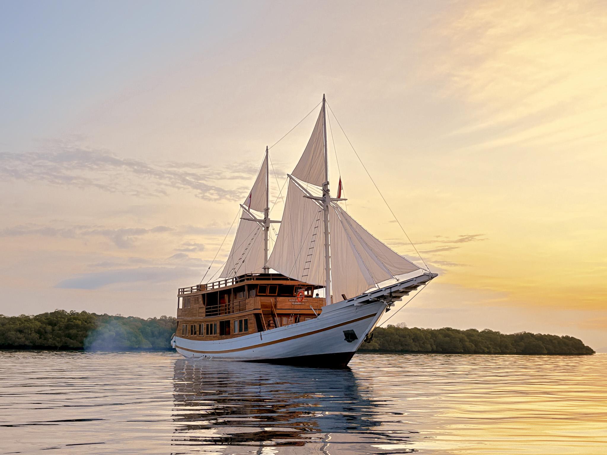 Komodo Islands 3-Day VIP Liveaboard from Labuan Bajo