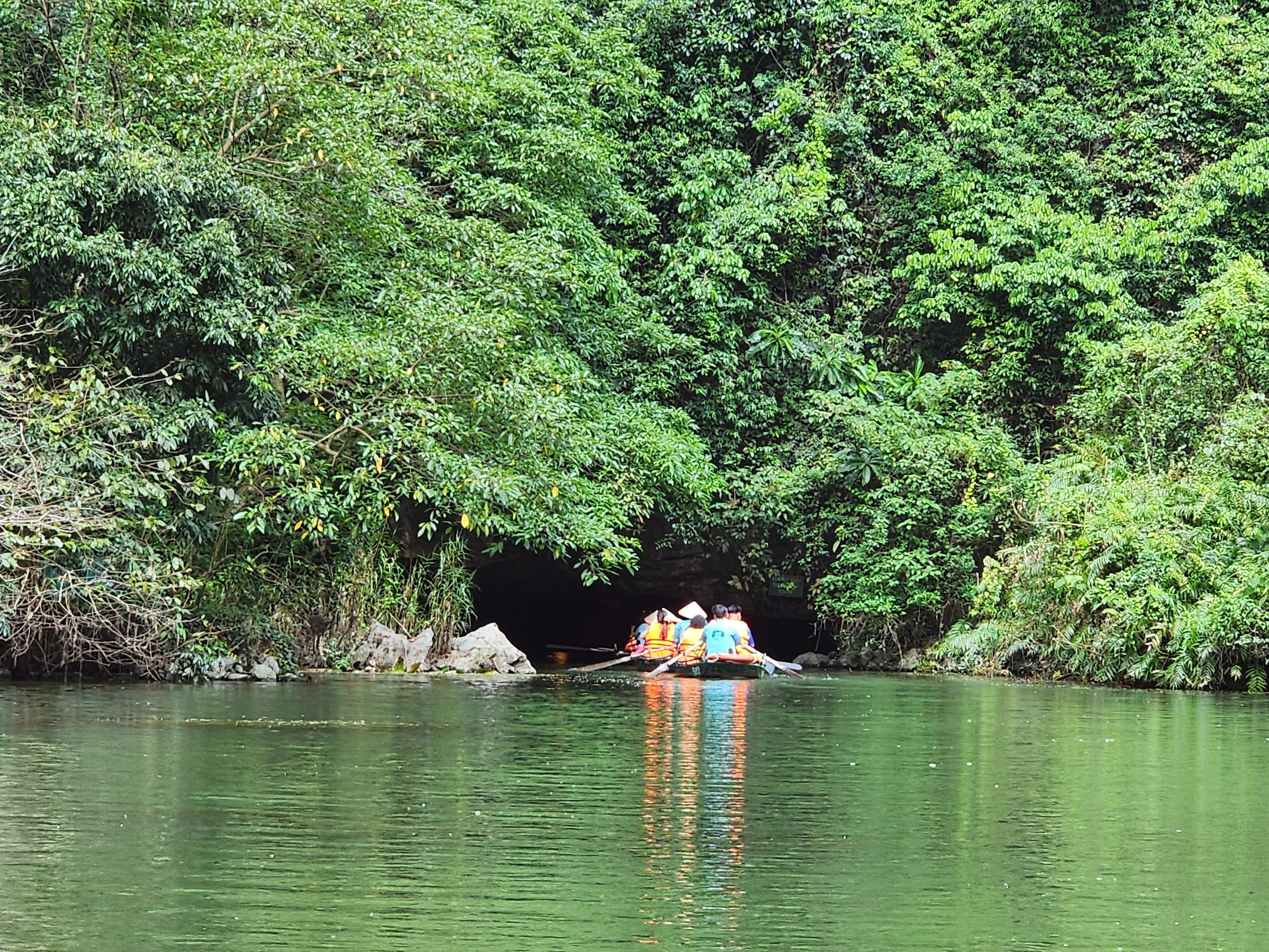 Ninh Binh Full-Day Tour: Hoa Lu or Bai Dinh, Trang An & Mua Cave