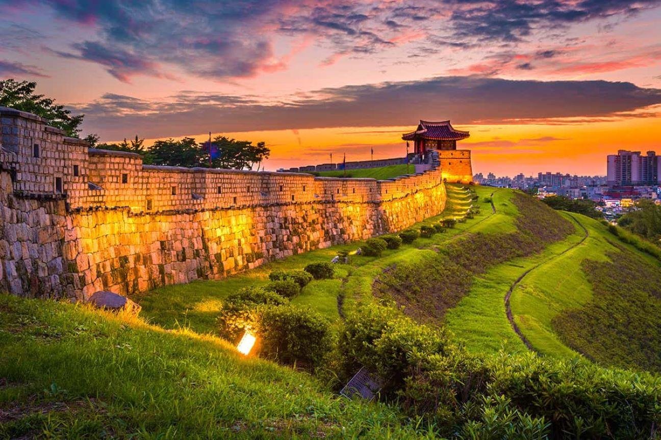 Seoul: Suwon Hwaseong & Waujeongsa & Starfield Heritage Tour