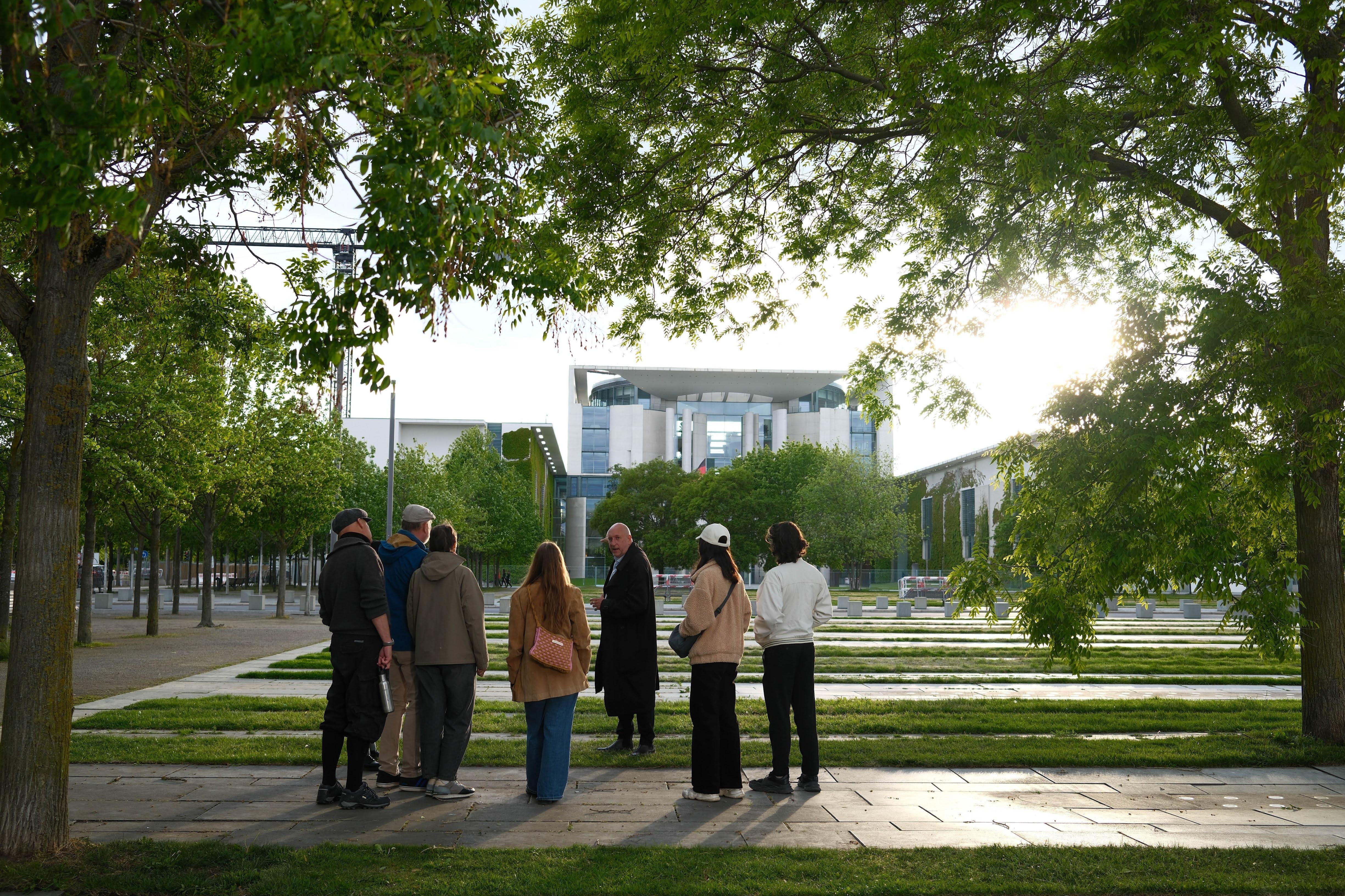 Berlin: Government District Tour and Reichstag Dome Visit