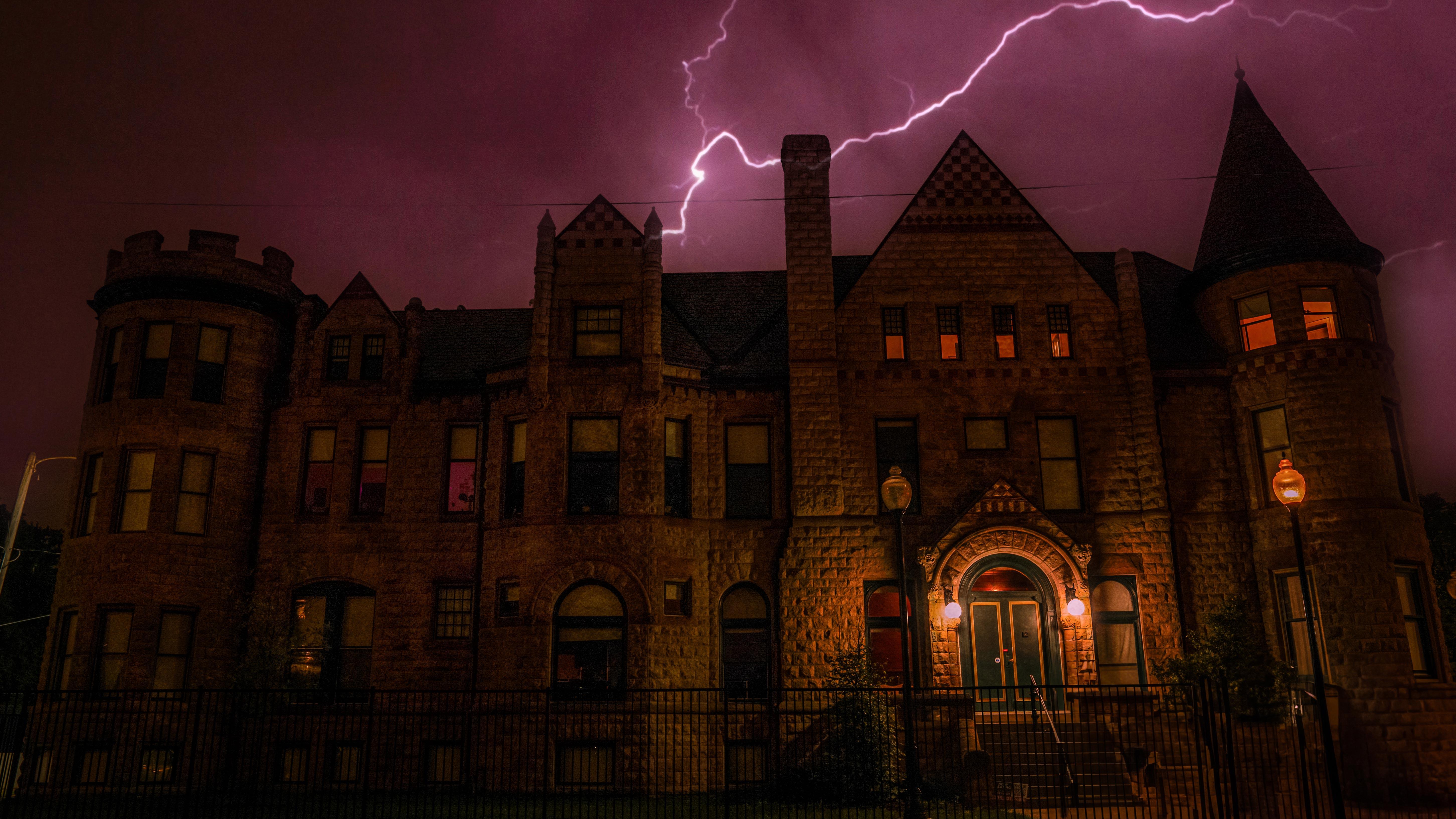 Detroit Ghost Walking Tour: Haunted History & Paranormal Tales