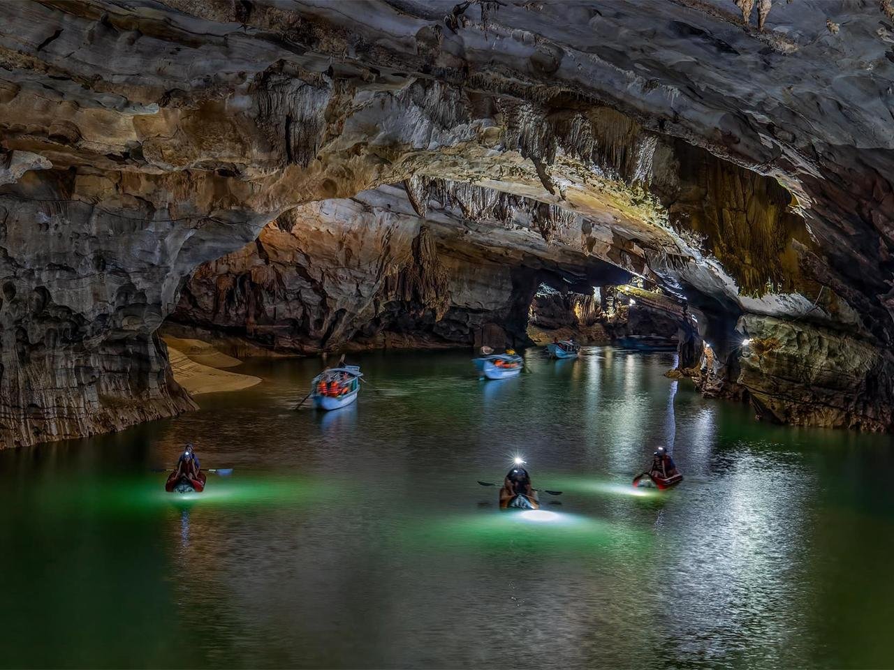 Phong Nha/Dong Hoi: Phong Nha Cave and Paradise Cave Tour