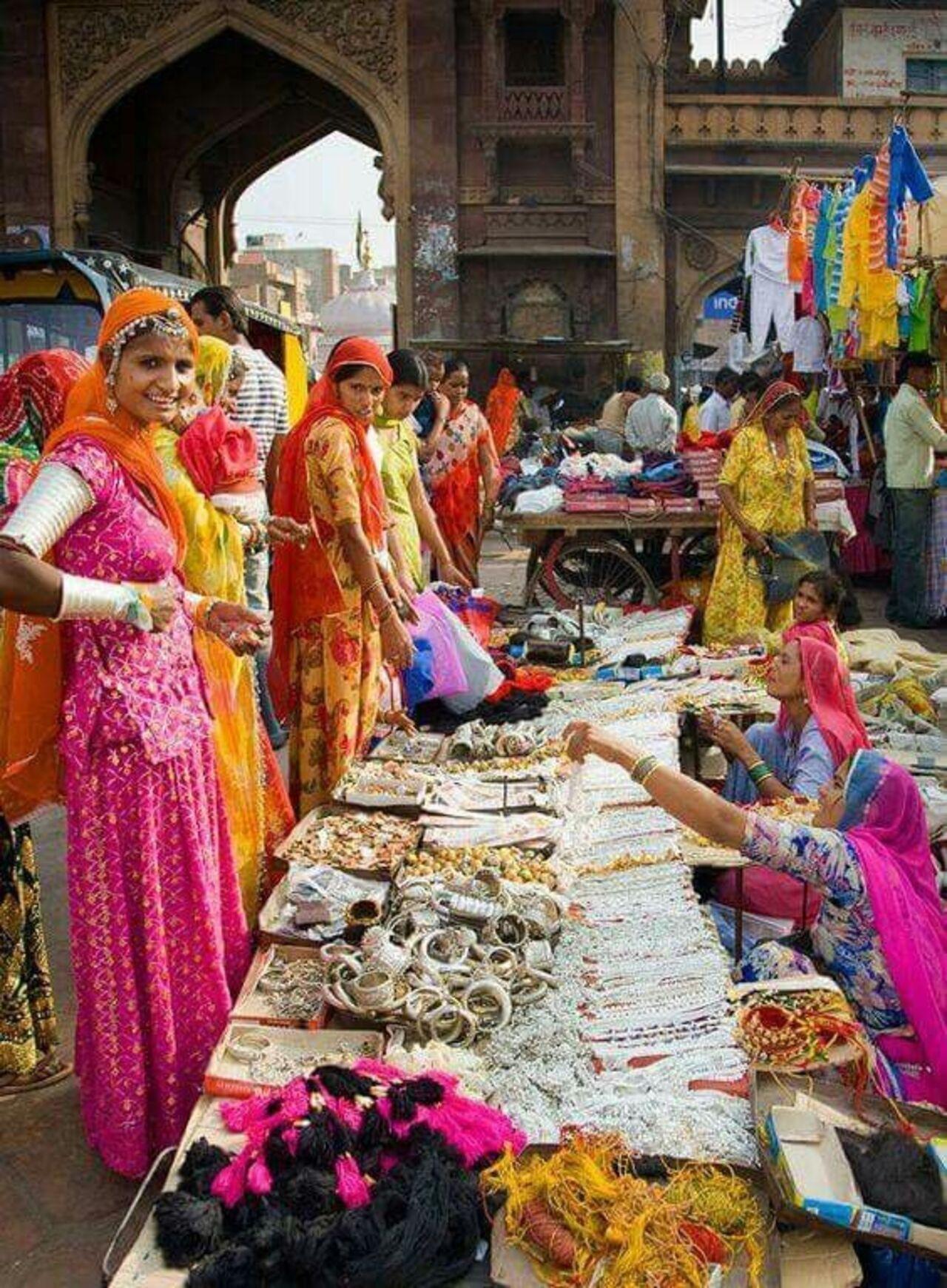 Delhi Personal Shopping Tour with Local Female Expert