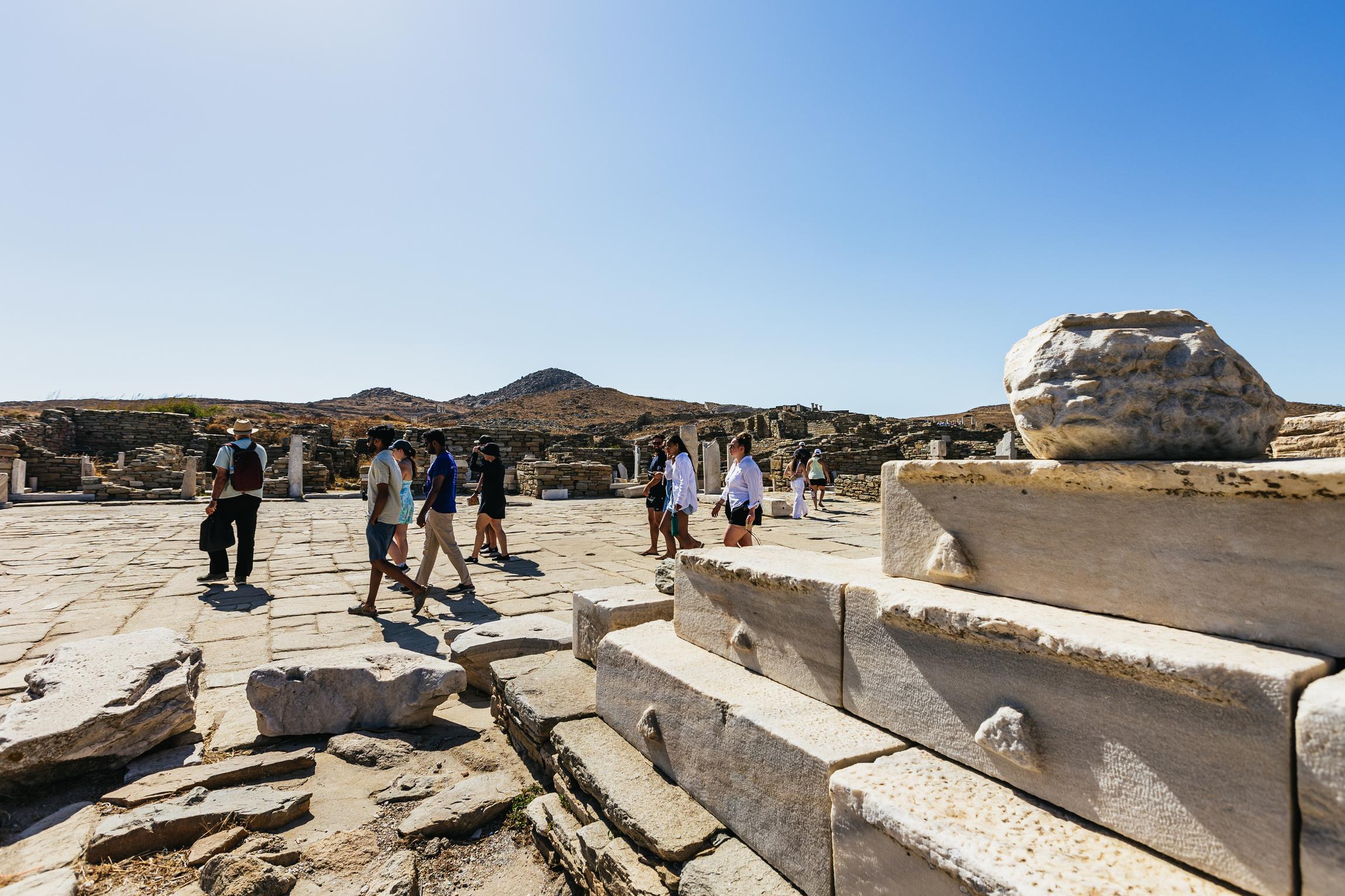 Mykonos: Rhenia Yacht Cruise and Guided Delos Tour