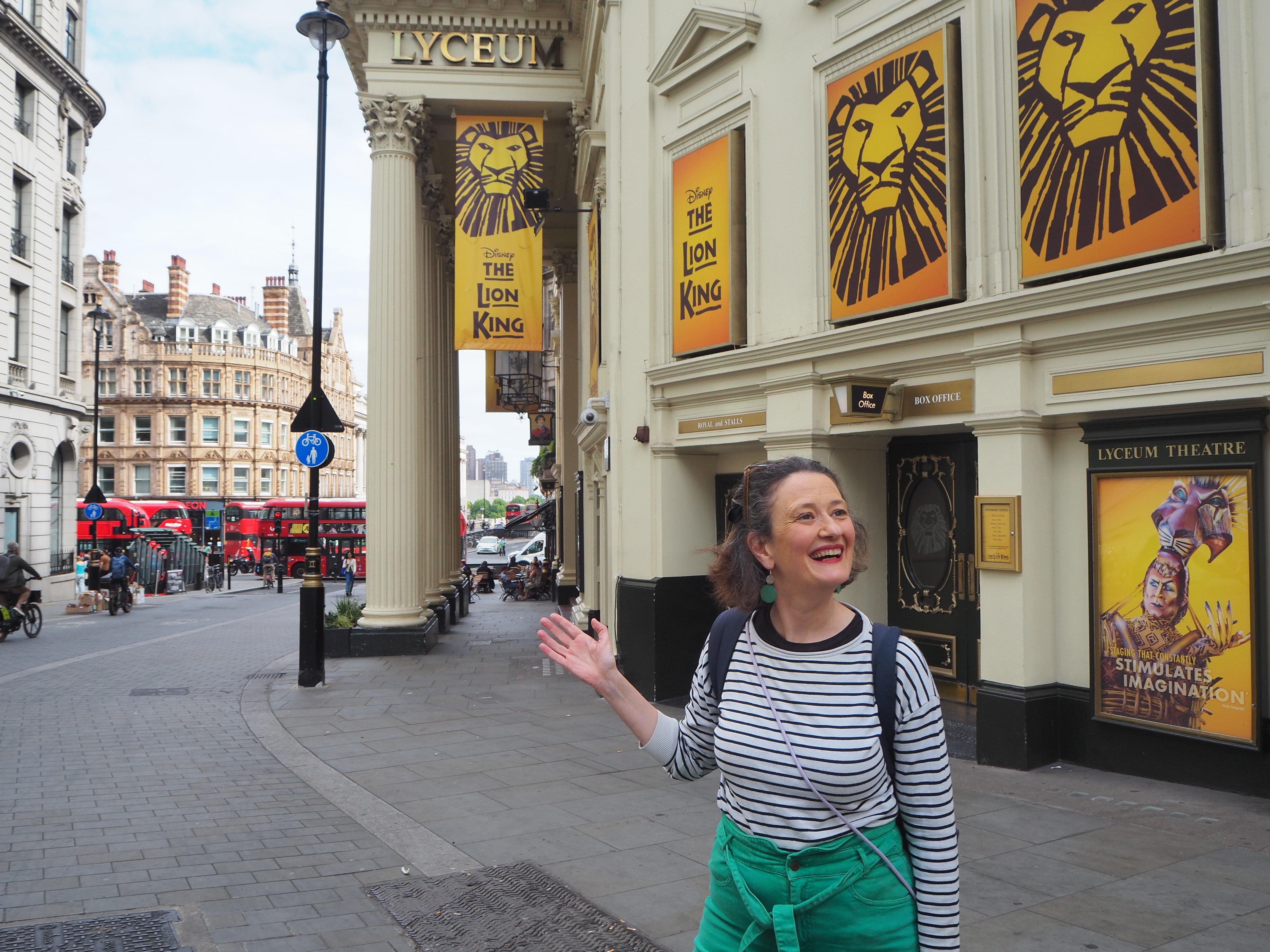 London Theatreland Walking Tour with a Professional Actress