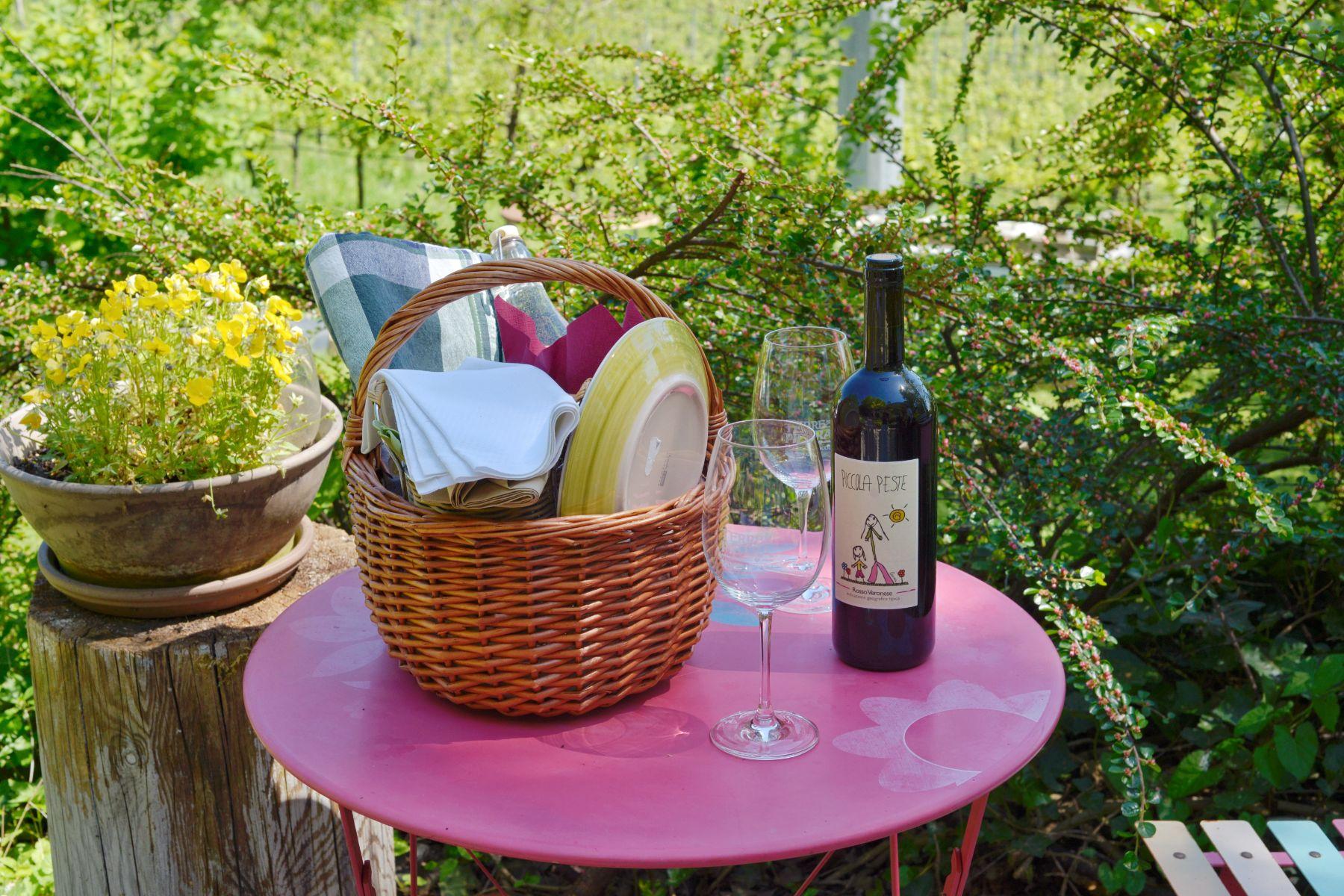 Verona Countryside E-Bike Tour with Winery Picnic
