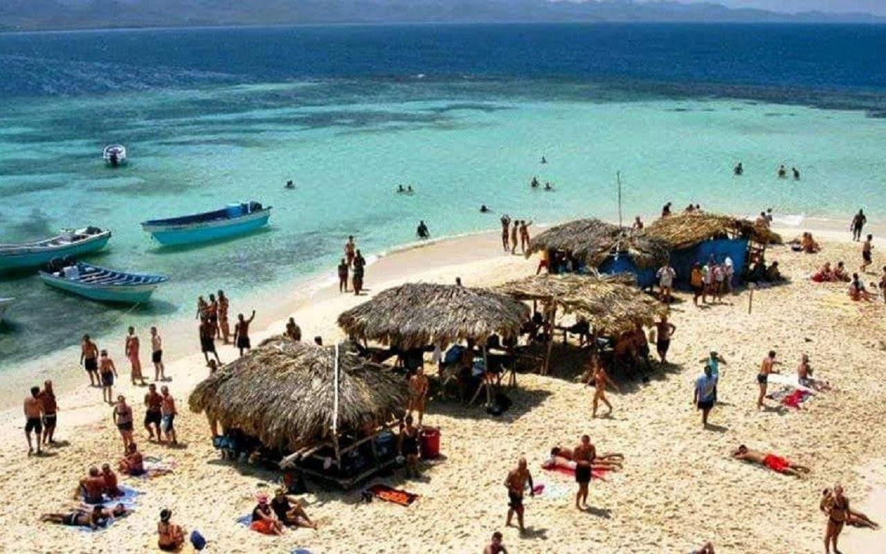 Cayo Arena VIP Speedboat & Snorkel Adventure