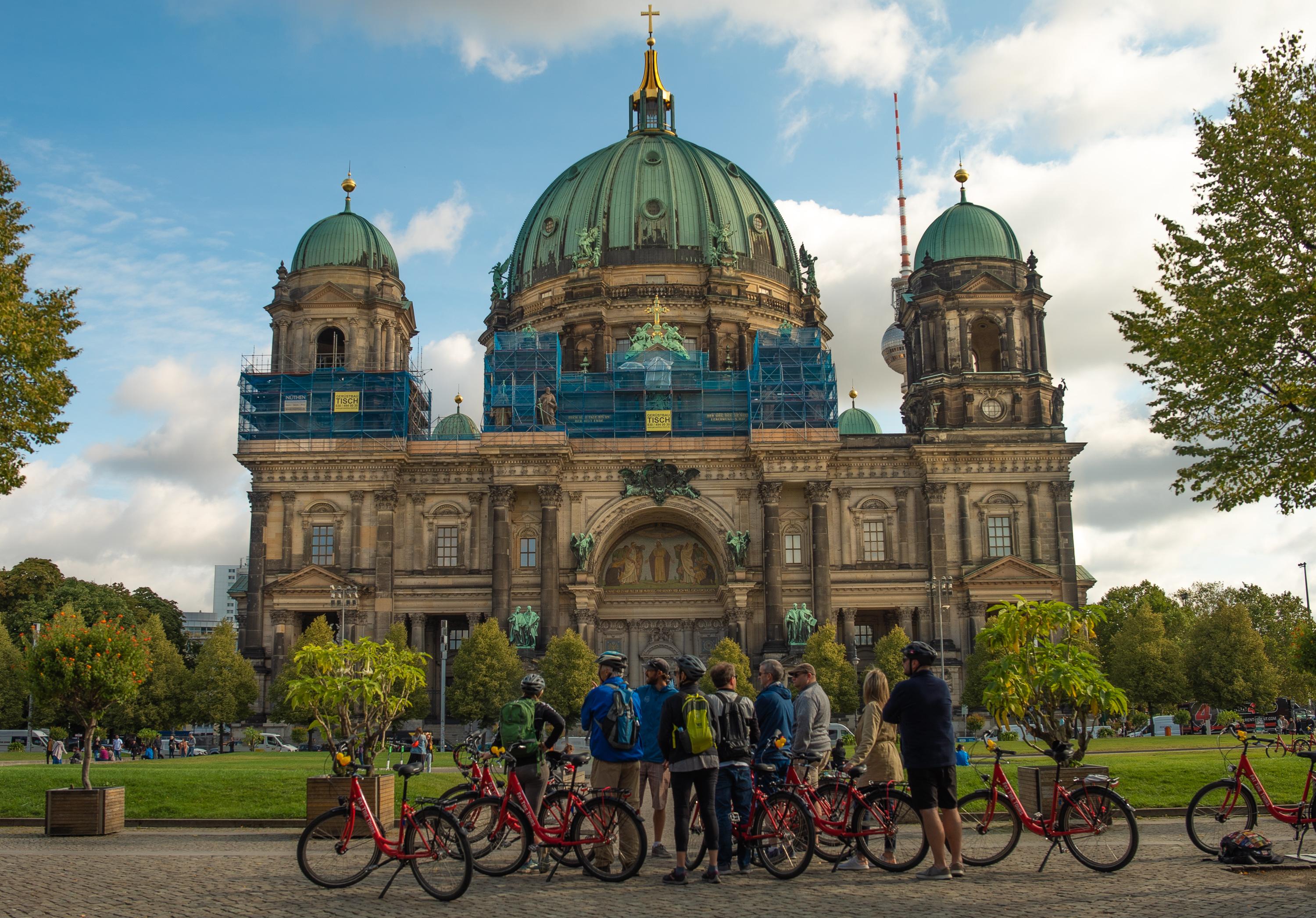 Berlin Highlights Bike Tour with Beer Garden Break
