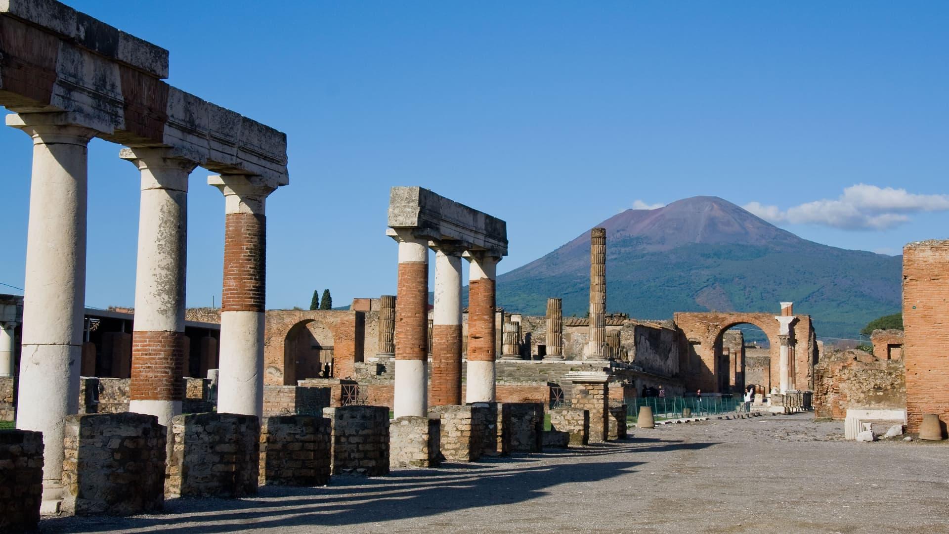 Sorrento: Pompeii & Herculaneum Day Trip with Winery Lunch