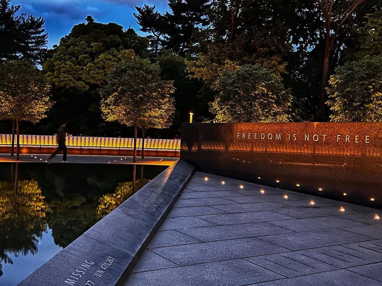 DC Sunset Monuments & Memorials Walking Tour