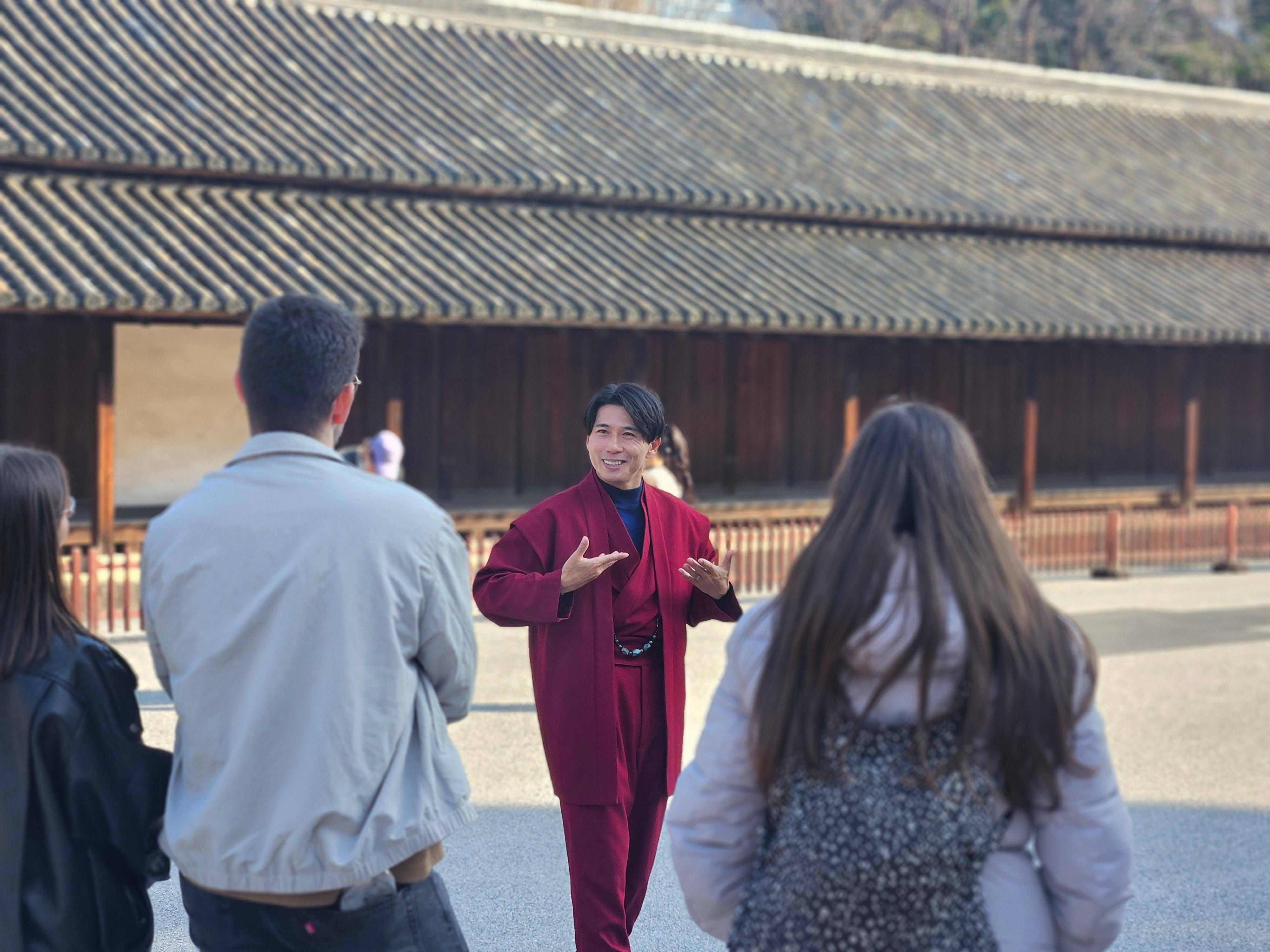 Tokyo Imperial Palace & Shogun History Walking Tour