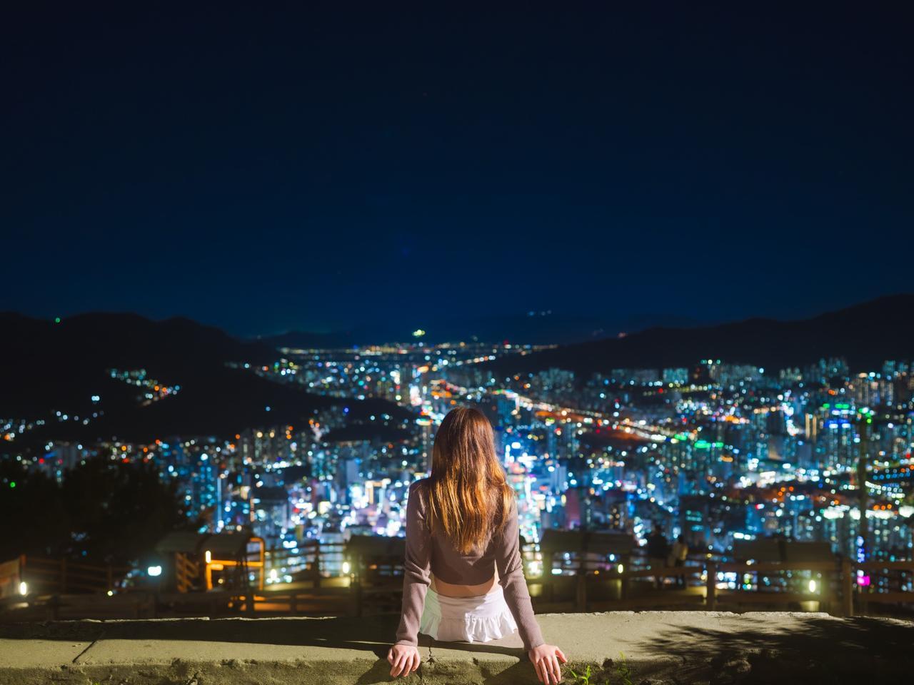 Busan: Guided Night Photography Tour with Hotel Drop-Off