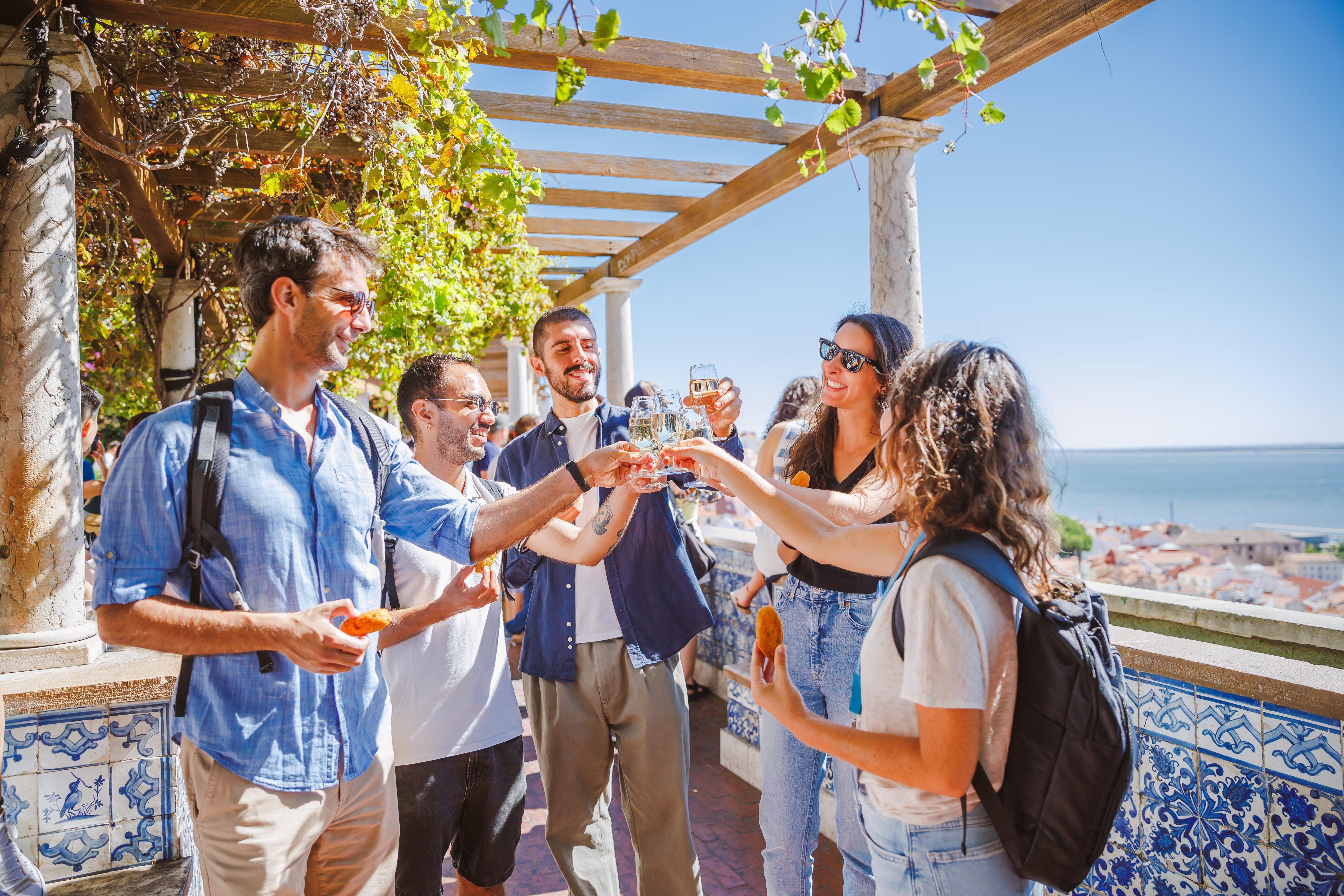 Lisbon Highlights Walking Tour: Rossio, Chiado & Alfama