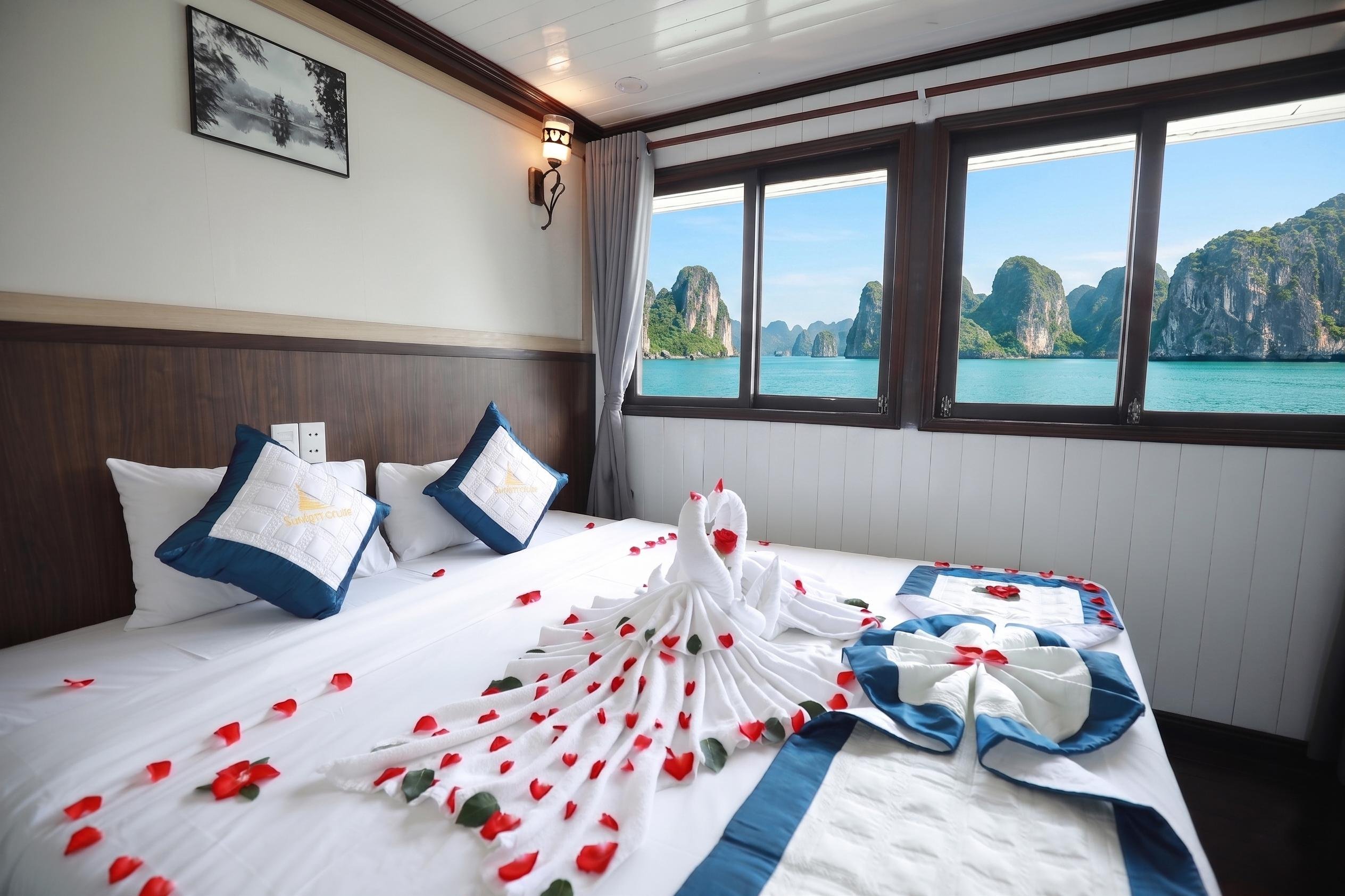 Ha Long Bay 2-Day Overnight Boat Cruise from Hanoi
