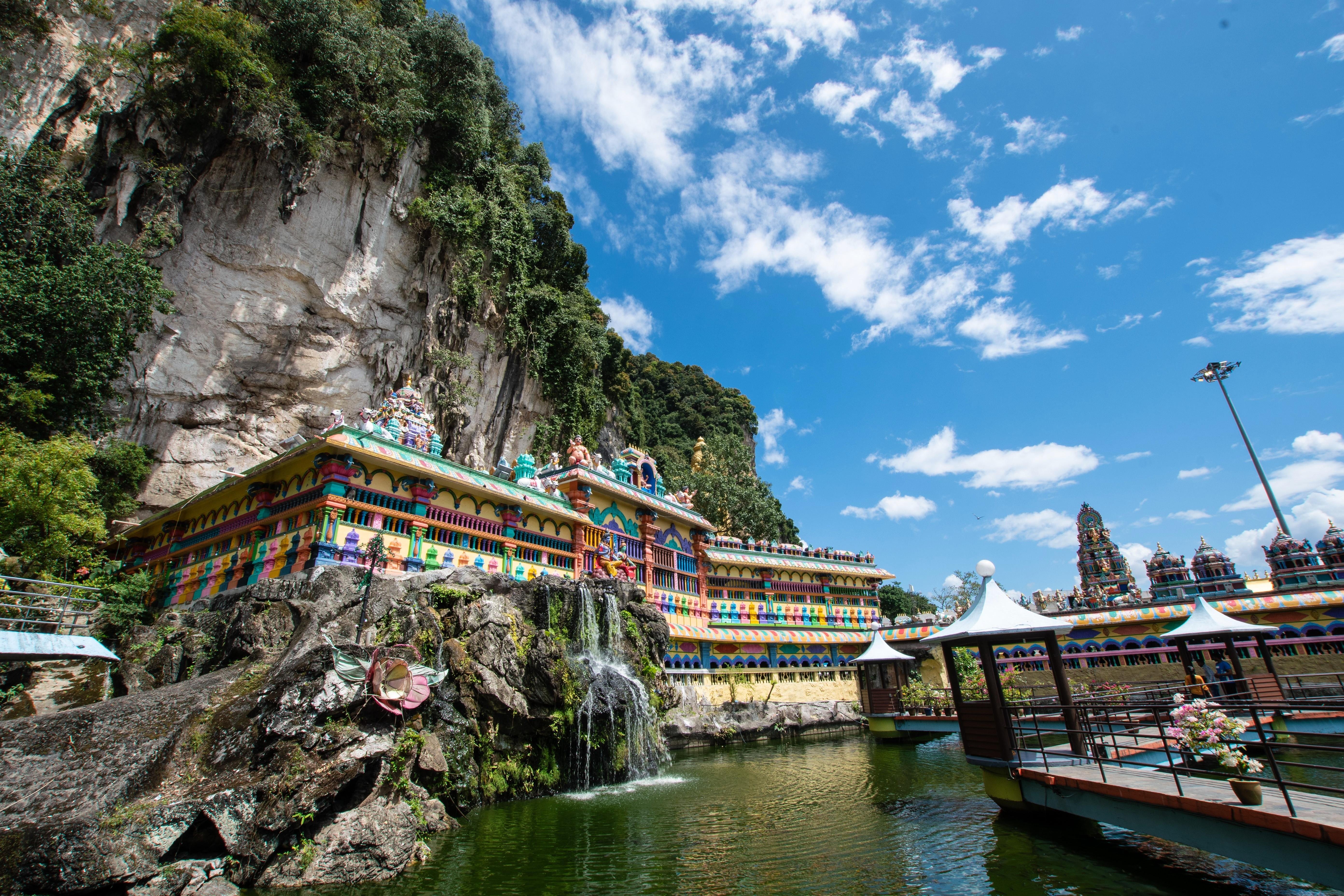 Kuala Lumpur: Batu Caves, Ramayana Cave & Kanching Falls Day Tour