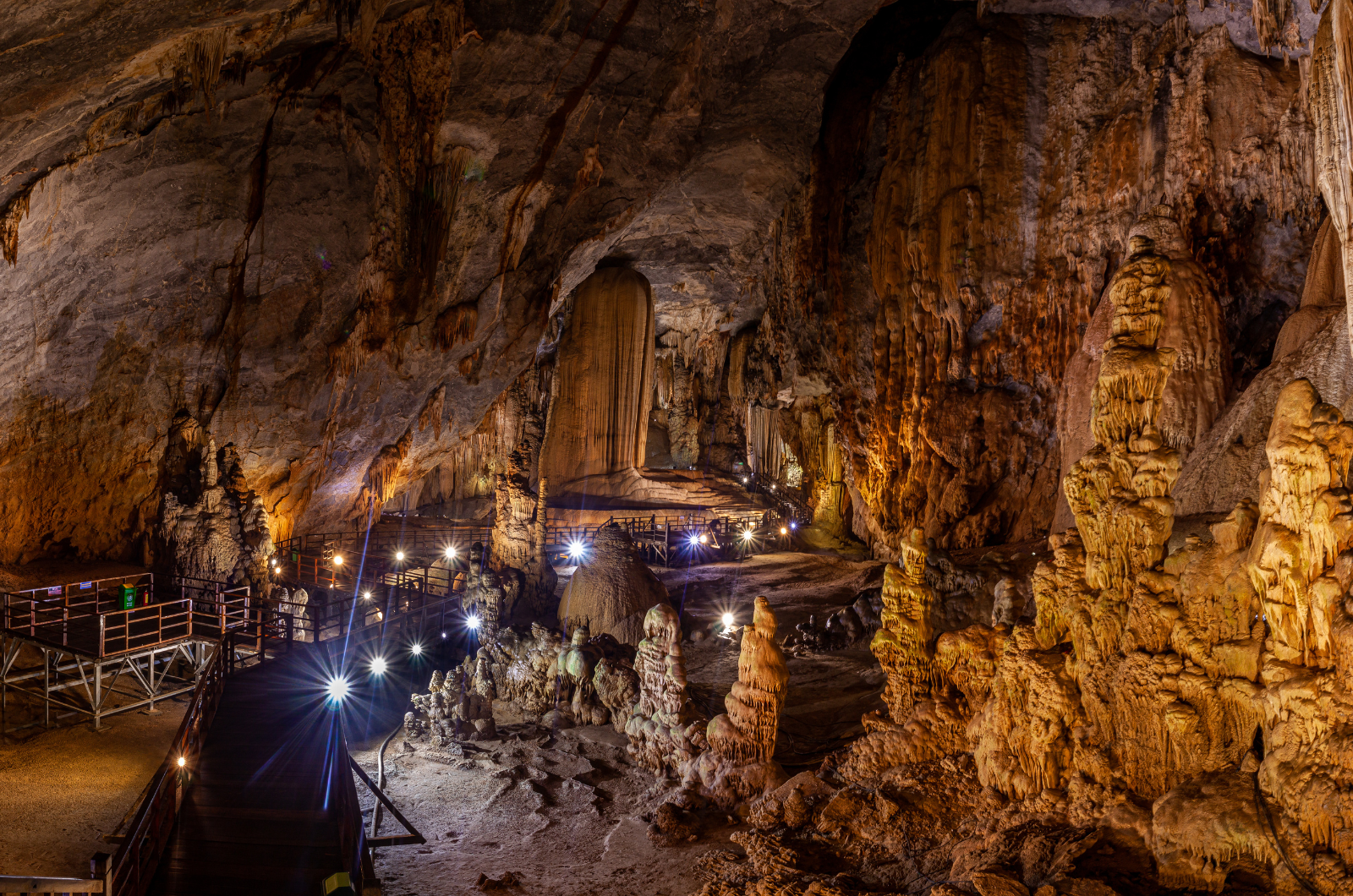 Phong Nha Cave boat tour Son River dragon boat and Paradise Cave karst — image 55