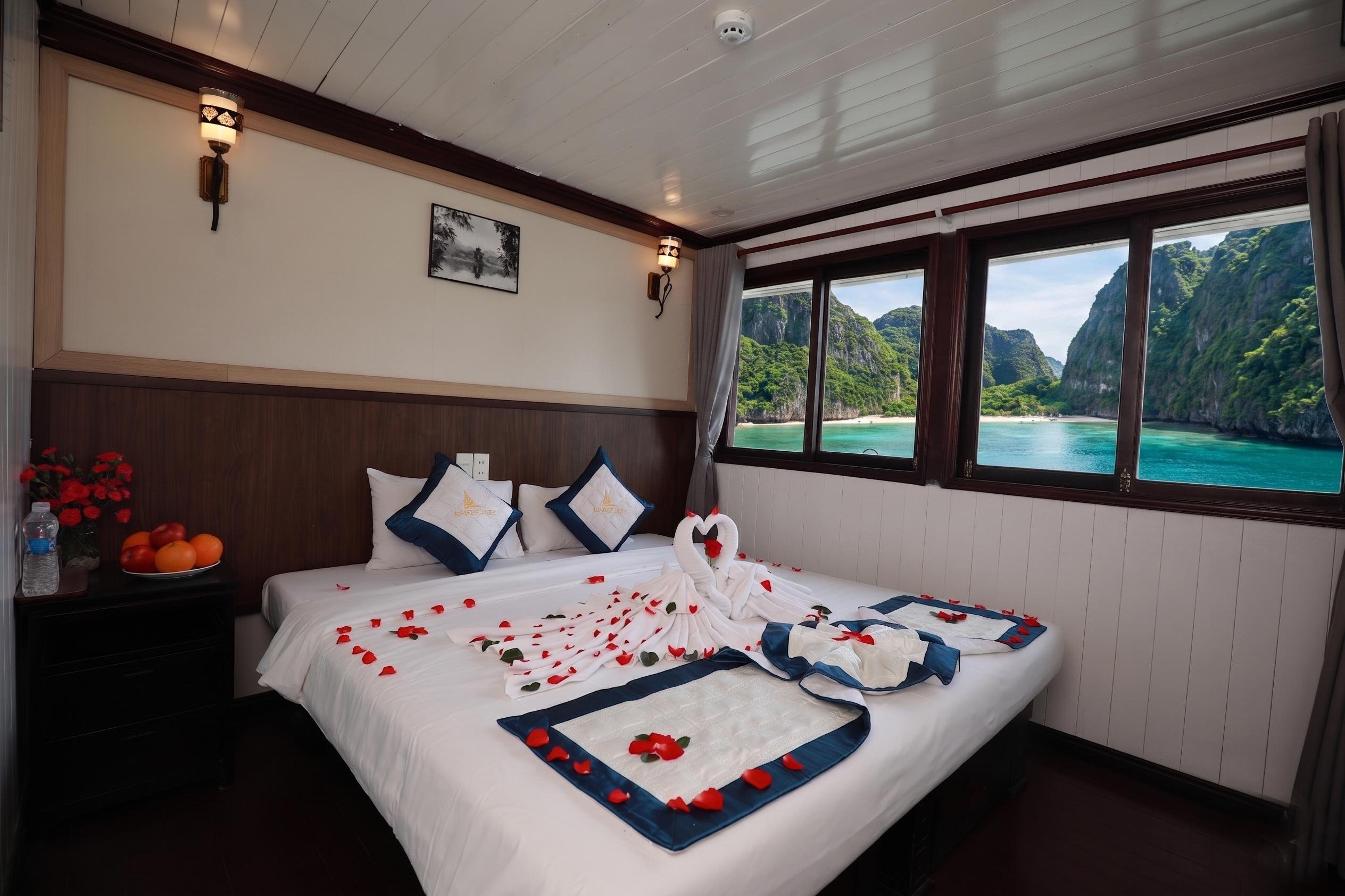 Ha Long Bay 2-Day Overnight Boat Cruise from Hanoi
