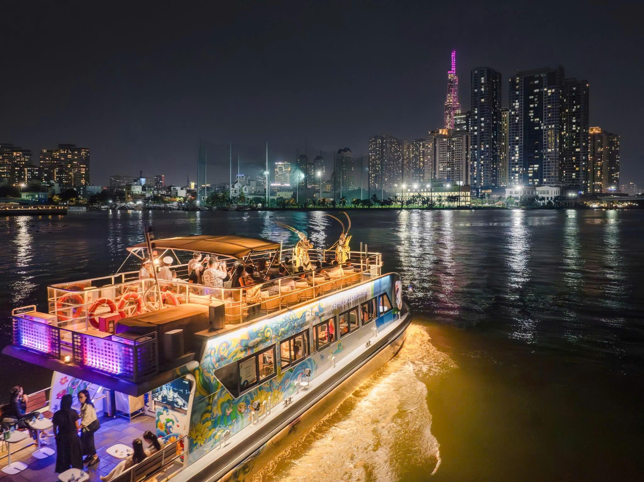 Saigon River Evening Cruise with Live Music