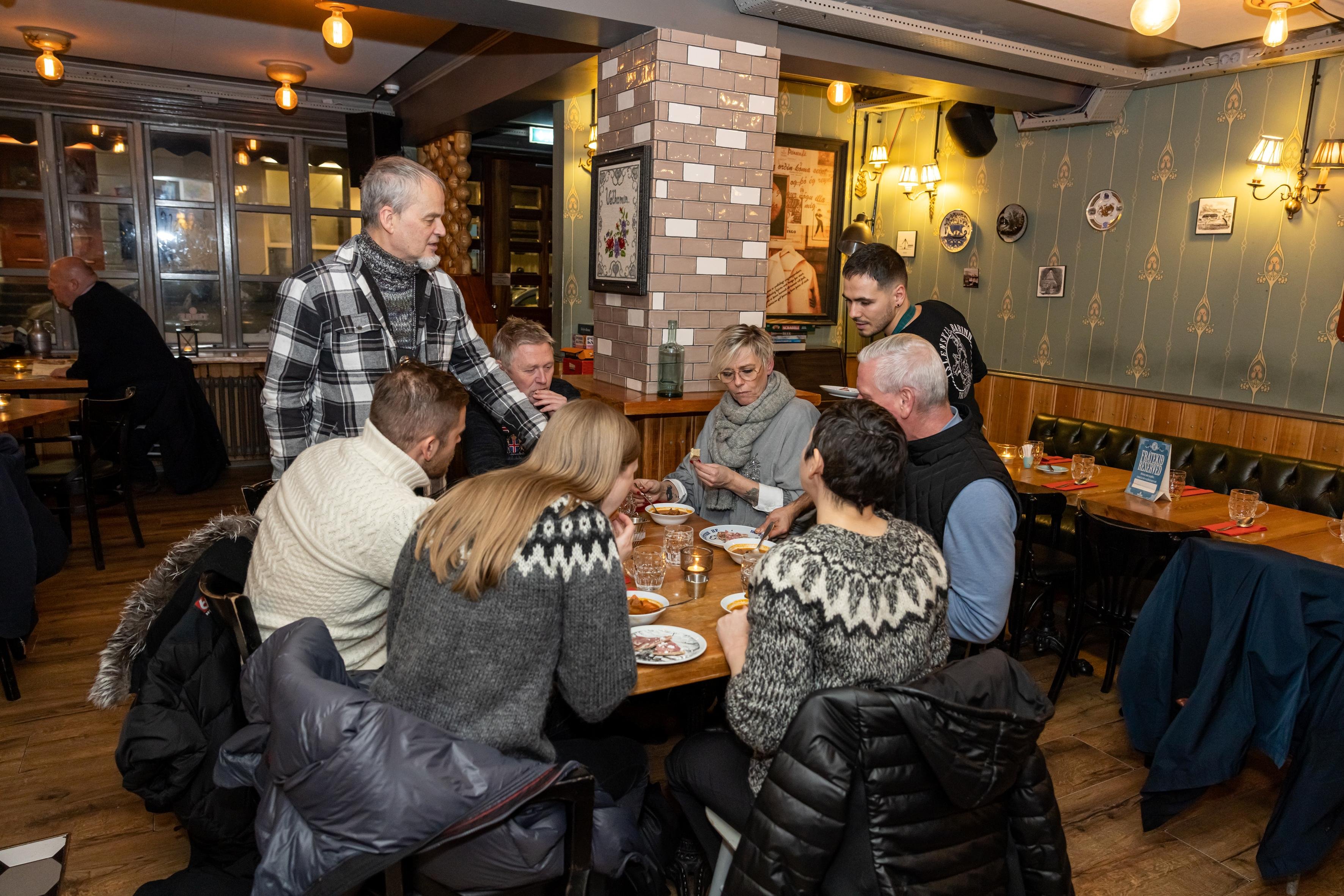 Reykjavík Whale Watching & Food Lovers Combo