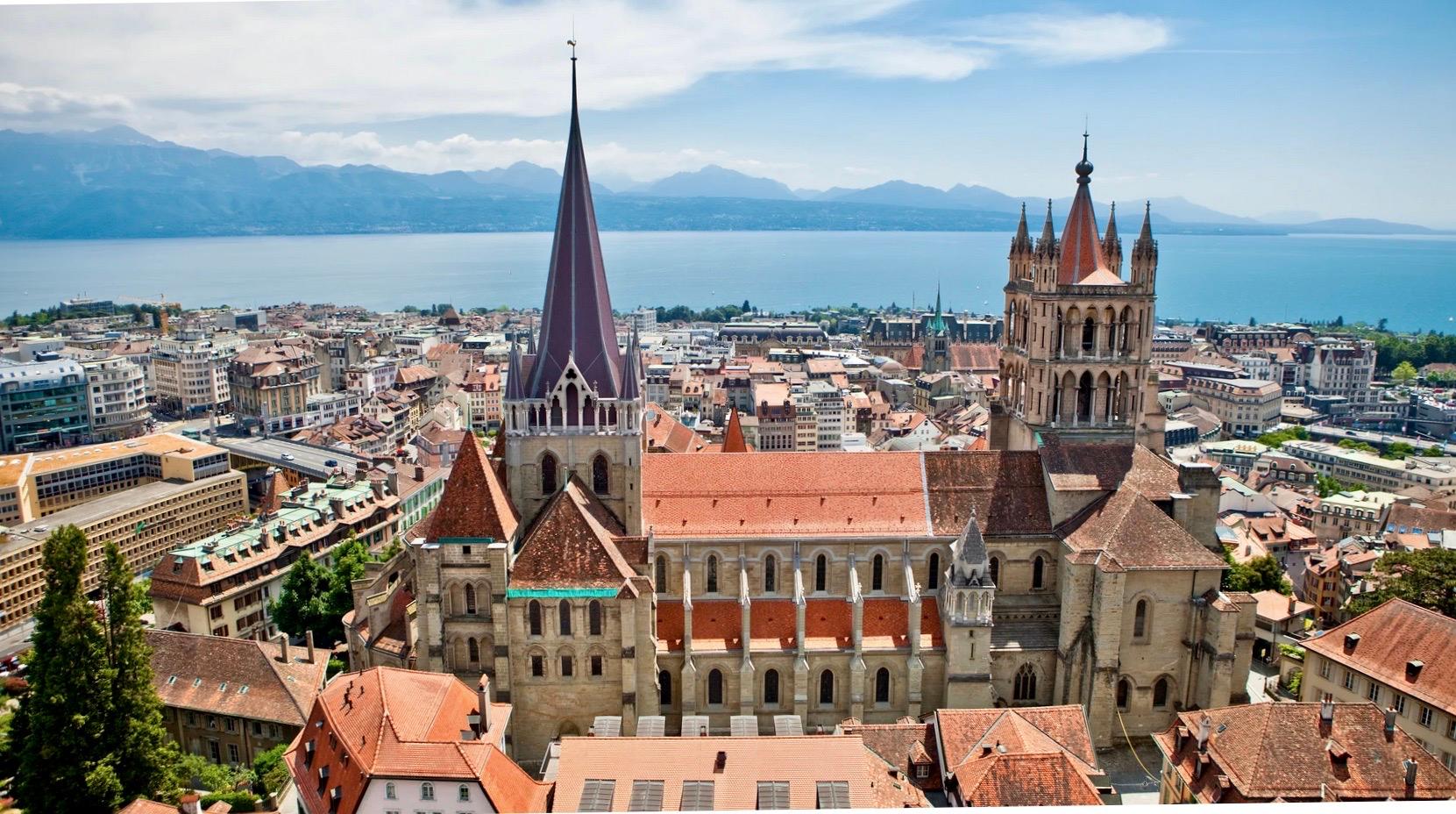 Lausanne Walking Tour with Local Guide