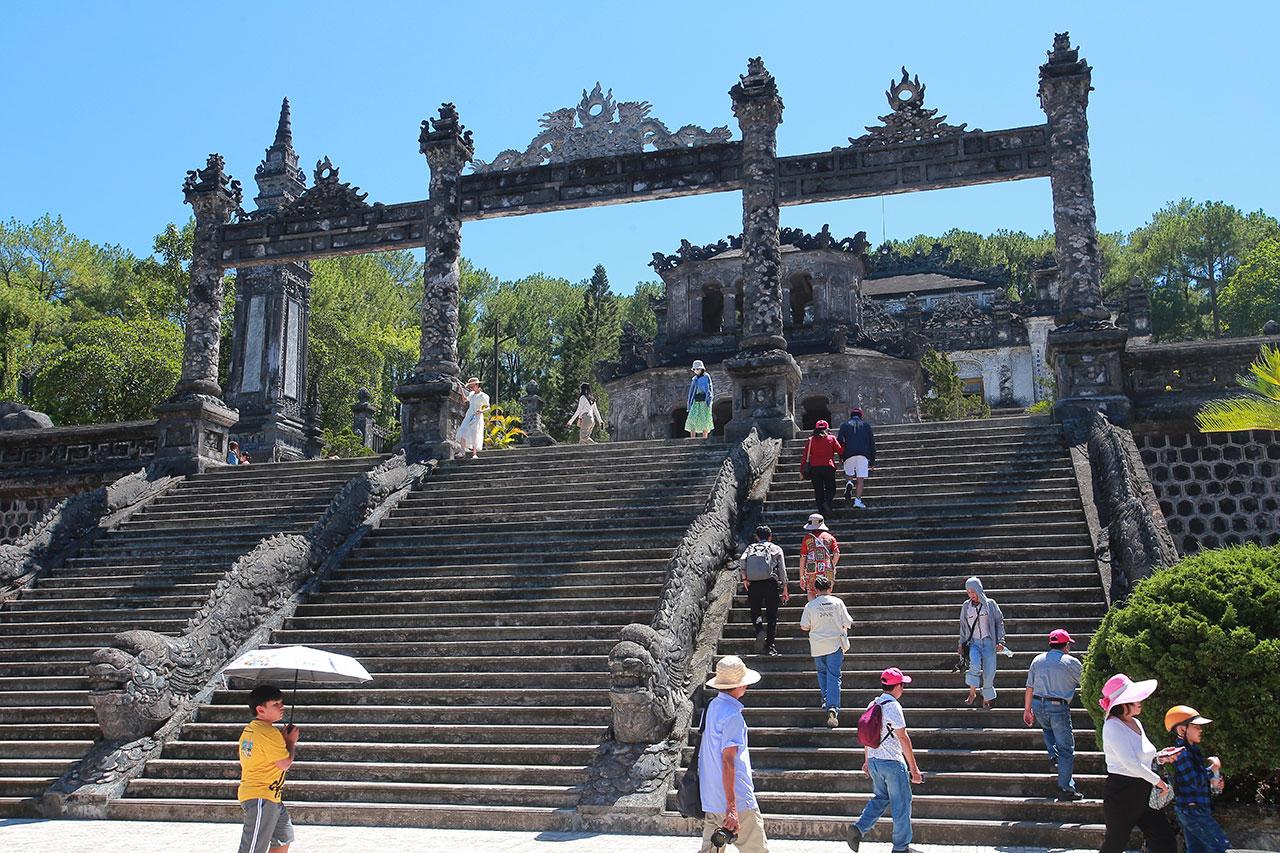 Hue Royal Tombs & Pagoda Private Discovery Tour