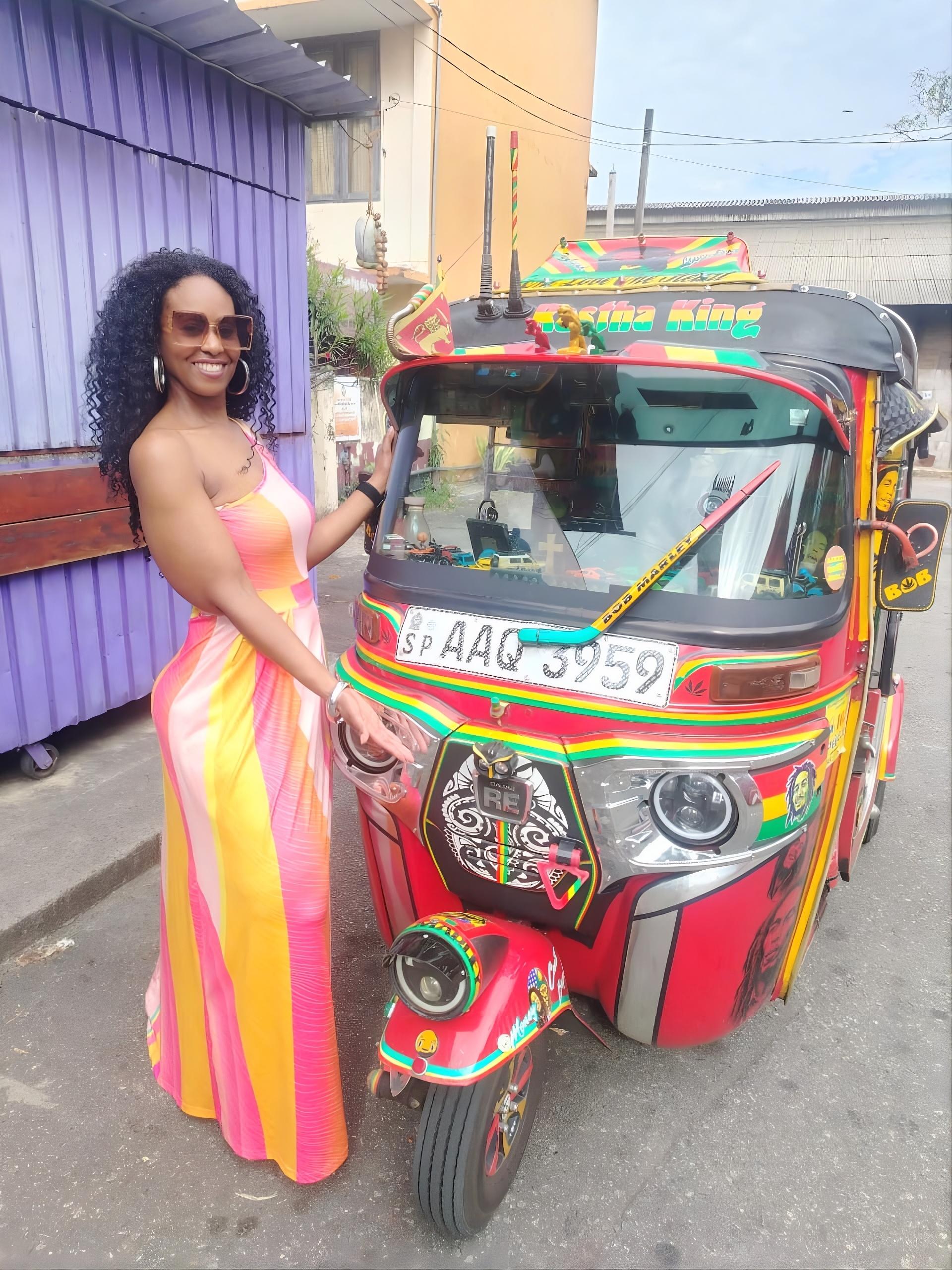 Private Evening Tuk Tuk Tour with Street Food