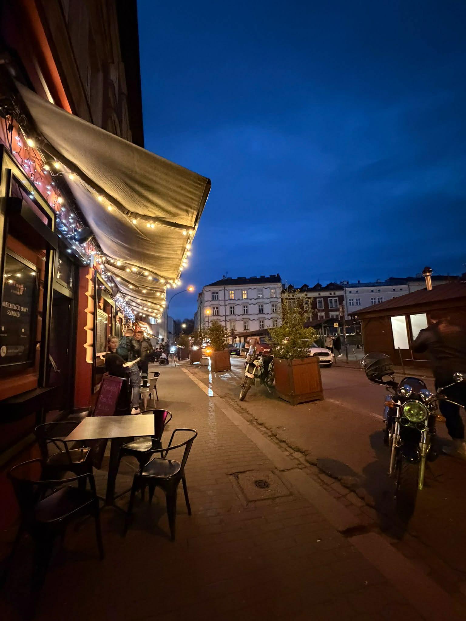 Krakow Late-Night Street Food & Drinks Tour