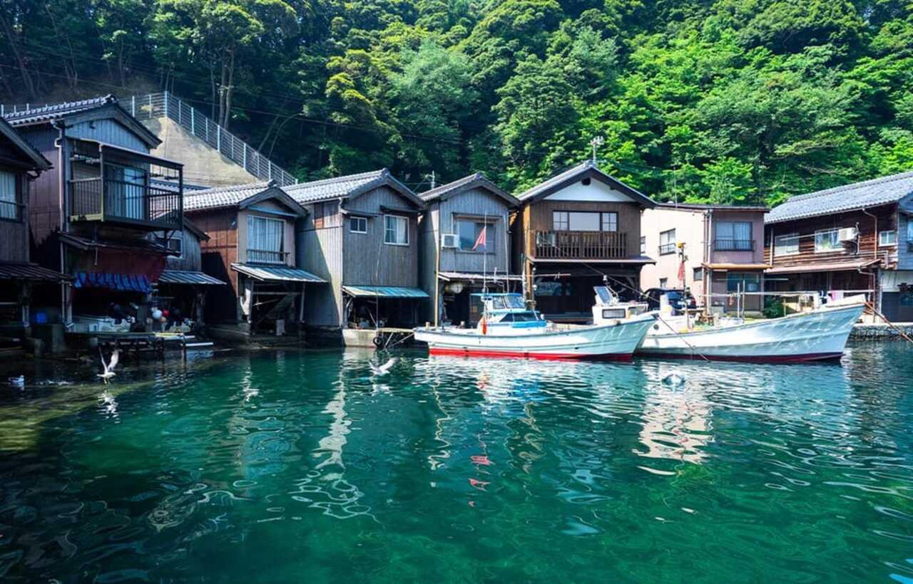 Osaka/Kyoto:Hiroshima Tour on Luxury vehicle with Lunch