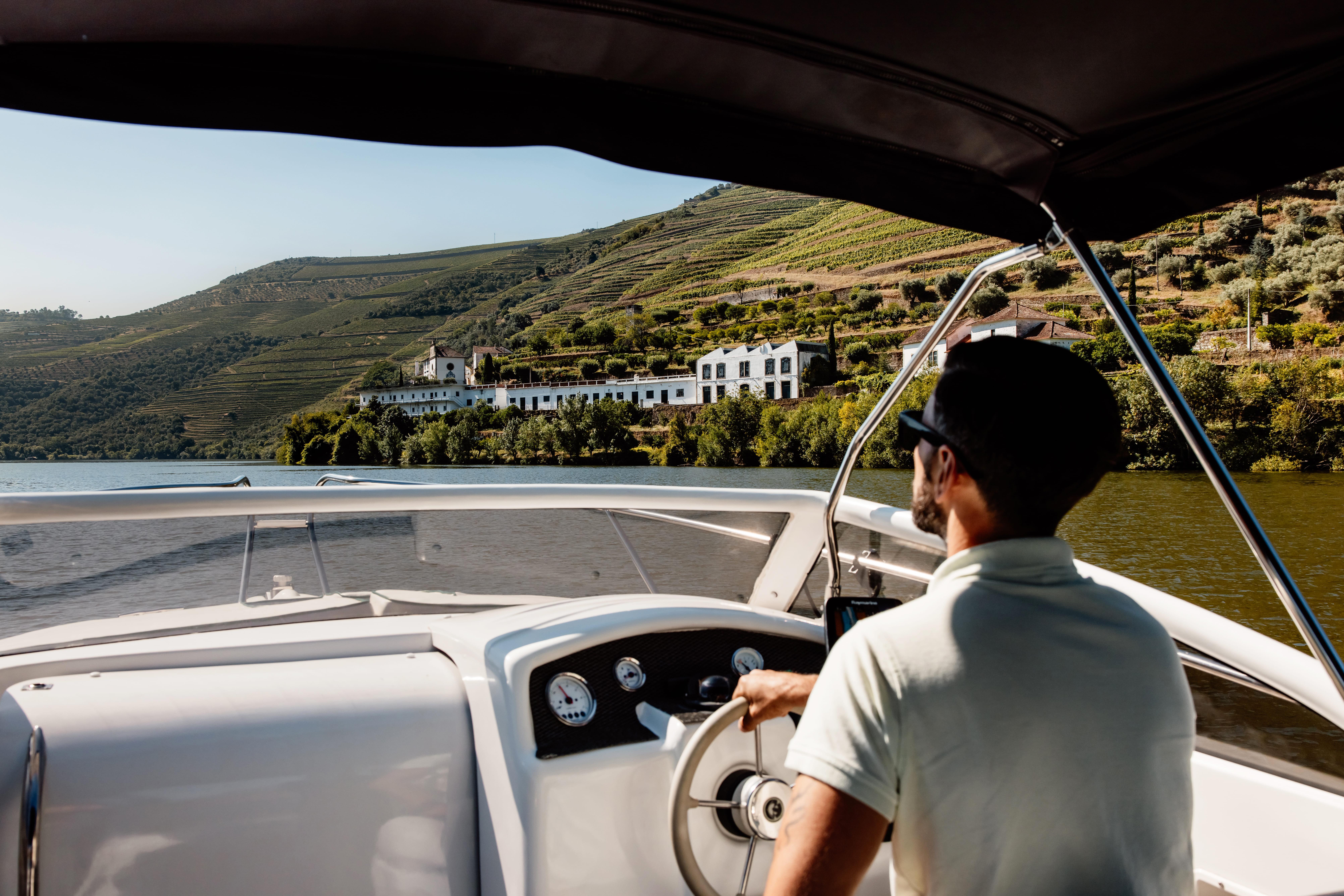 Pinhão Sunset Cruise with Sparkling Wine – Douro Valley