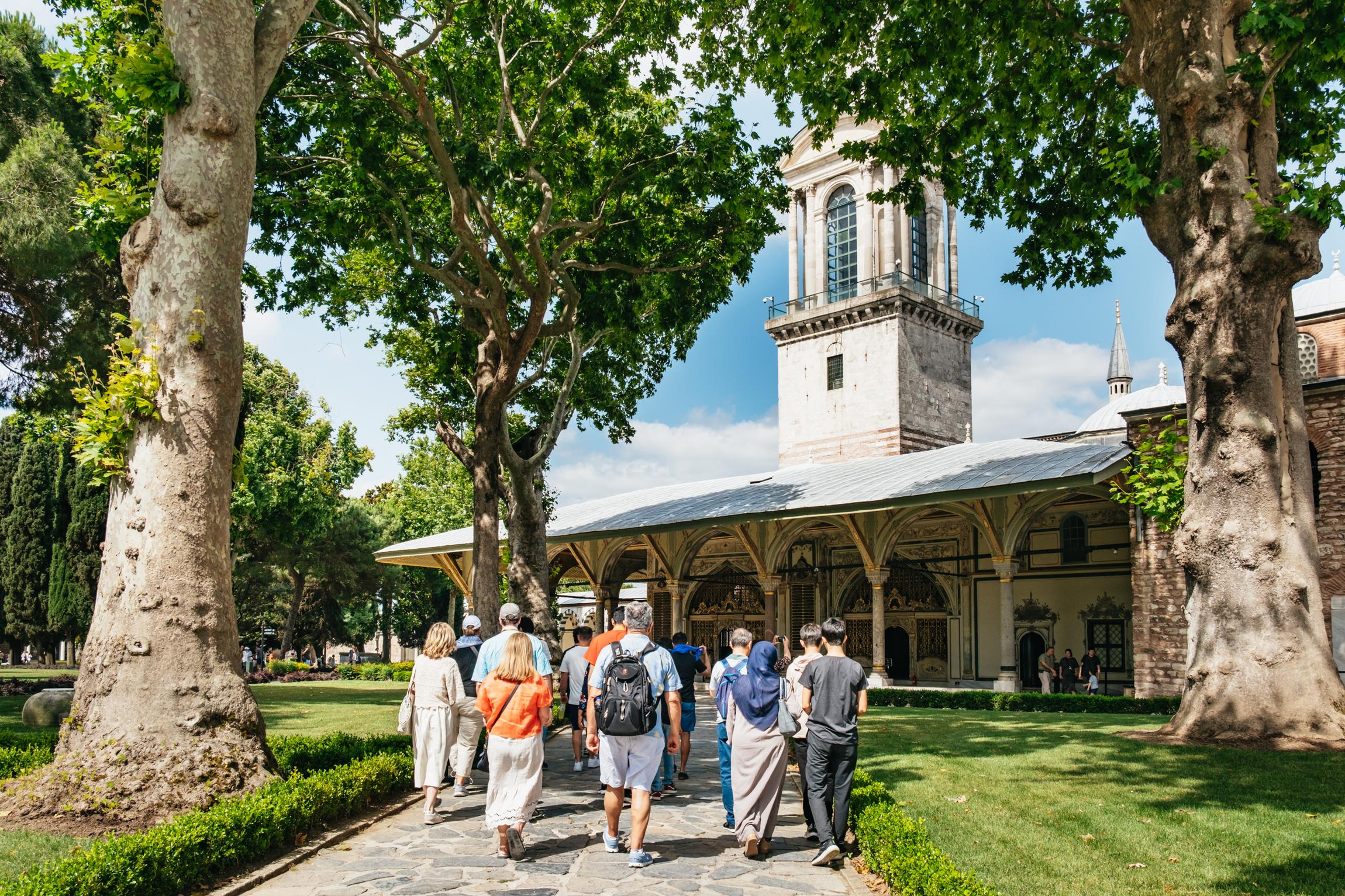 Istanbul: Guided Topkapi Palace & Harem Tour with Entry
