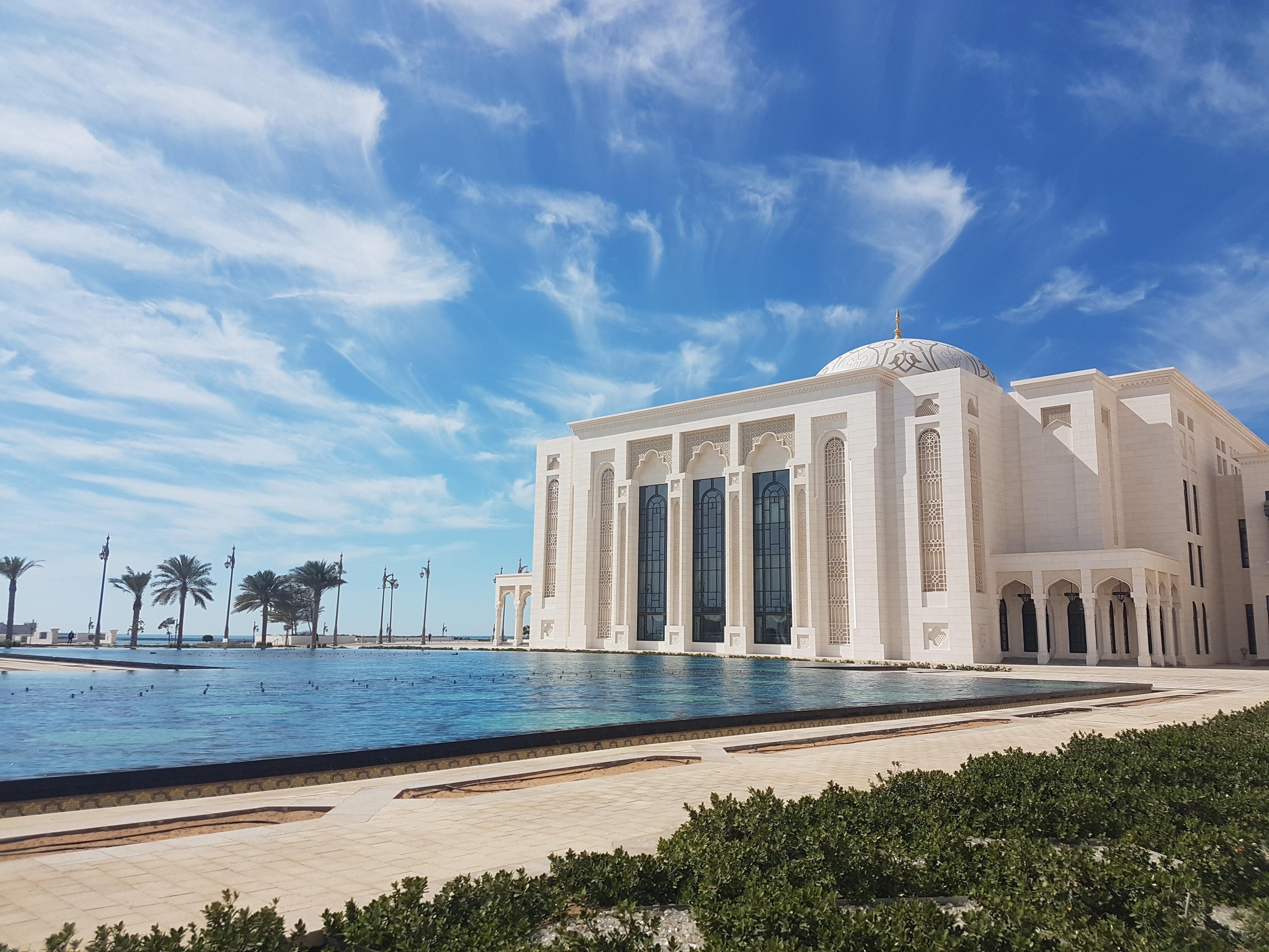 Abu Dhabi Grand Mosque, Presidential Palace & Heritage Village Day Tour from Dubai