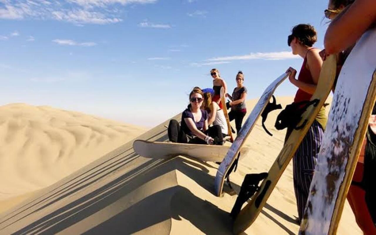 Excursión de un día a Paracas y Huacachina: vida silvestre, aventura en el desierto y cata de vinos