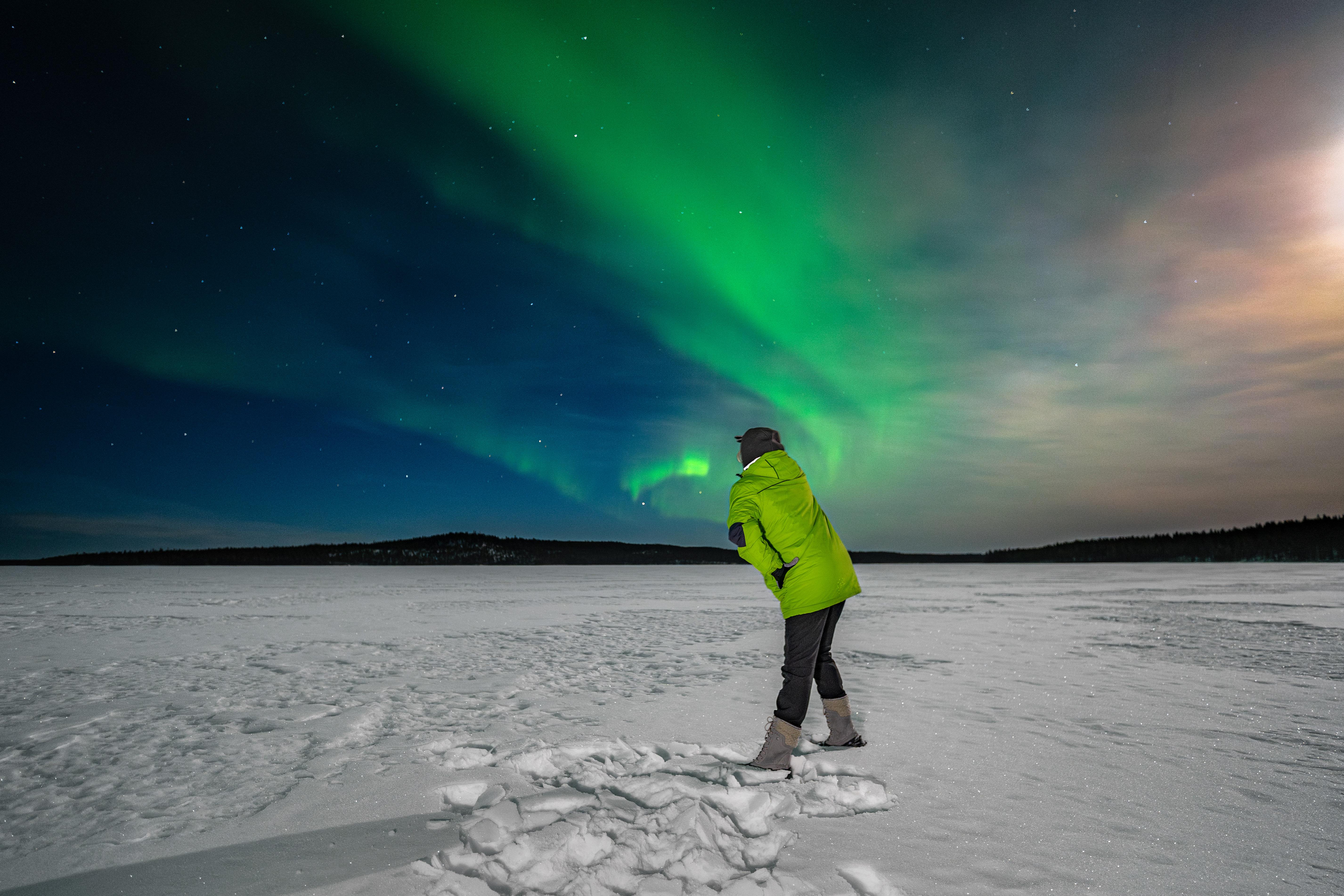 Rovaniemi Aurora Hunt – Expert-Led Northern Lights Chase with Free Photos