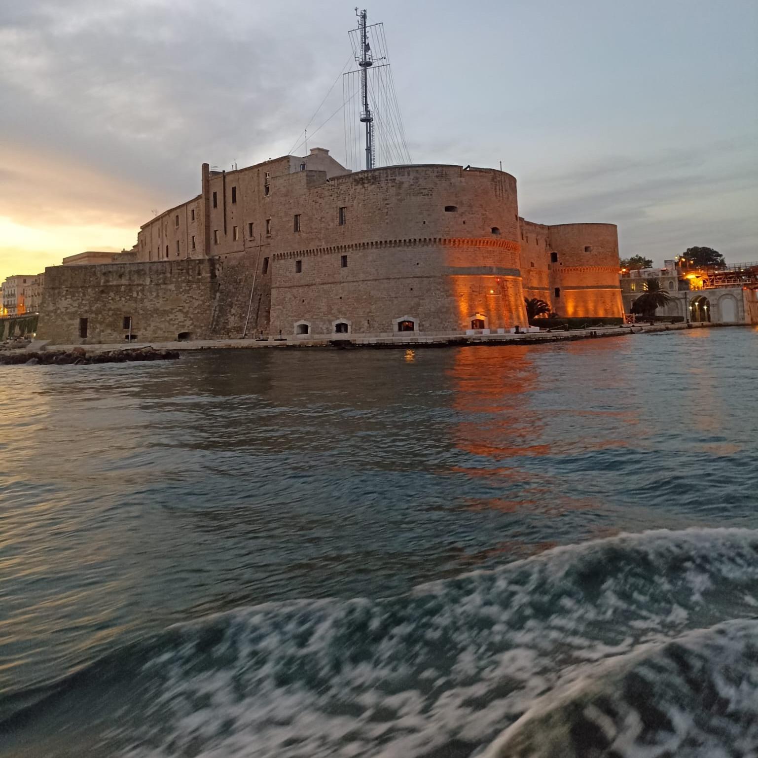 Mar Piccolo Boat Tour: Taranto's Bridges & Biodiversity