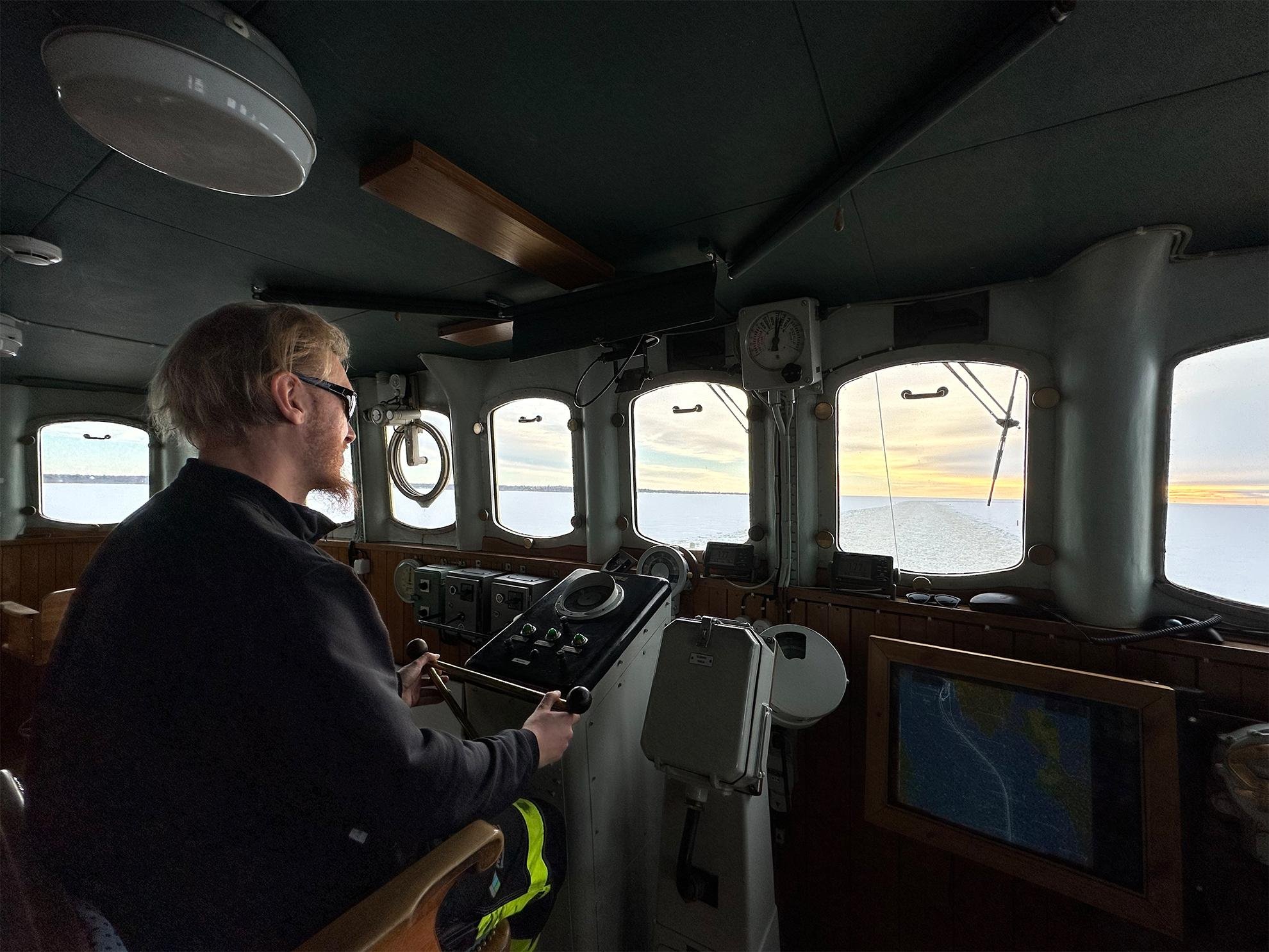 Icebreaker Sampo Arctic Cruise with Ice Floating from Rovaniemi