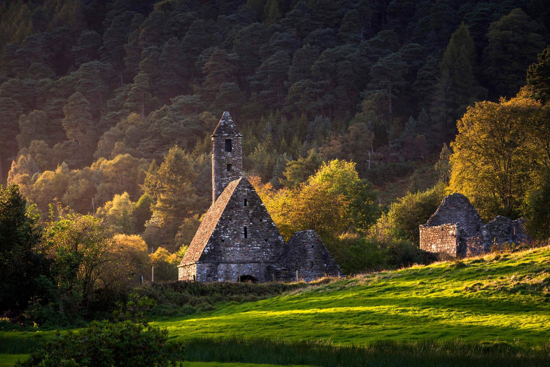 Wicklow Mountains, Glendalough & Kilkenny Day Tour