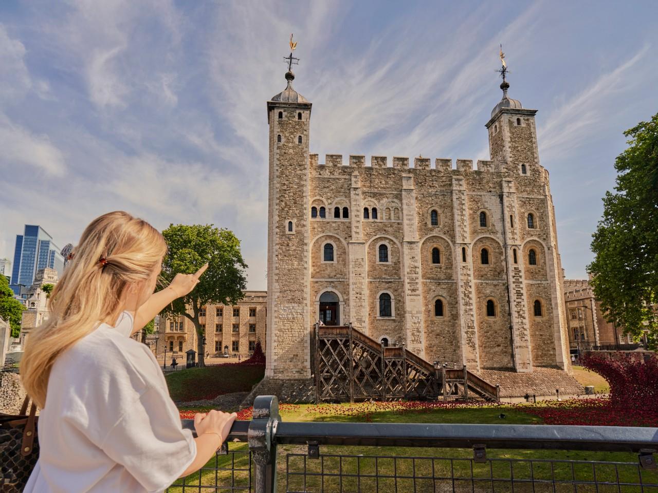London: Tower of London Tour with Crown Jewels & Beefeaters