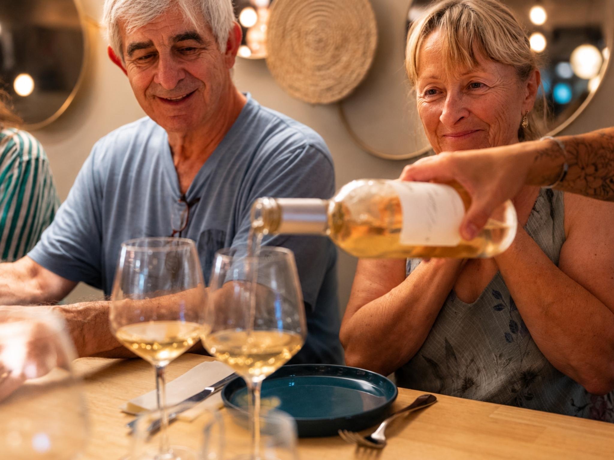 Bordeaux Evening Food & Wine Walk with Sommelier