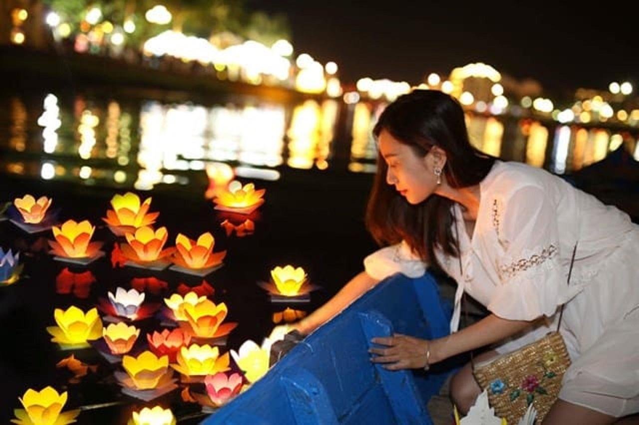Hoi An Ancient Town Evening Tour with Basket Boat & River Lanterns