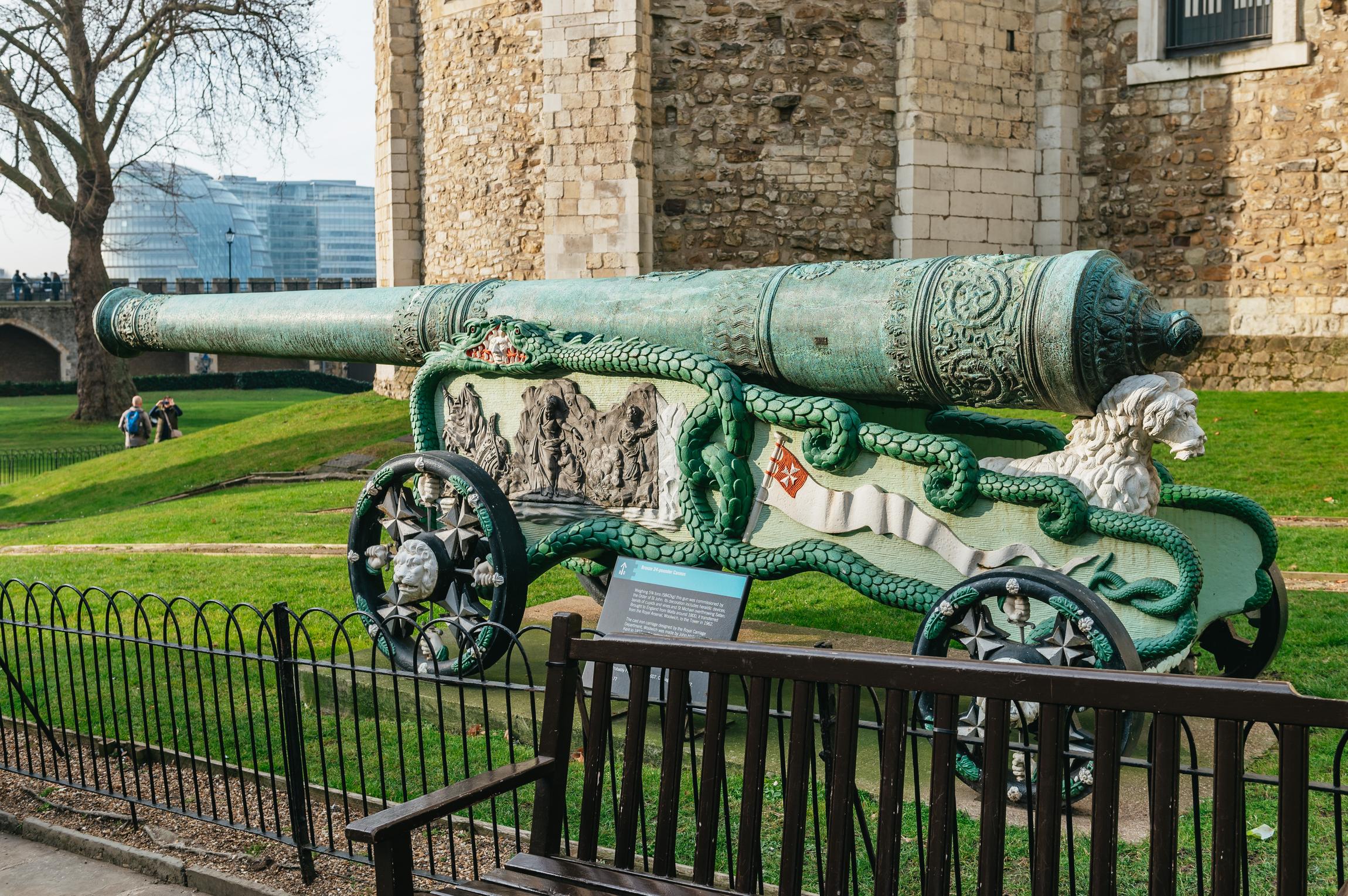 Tower of London tour with a Beefeater Yeoman Warder — image 11