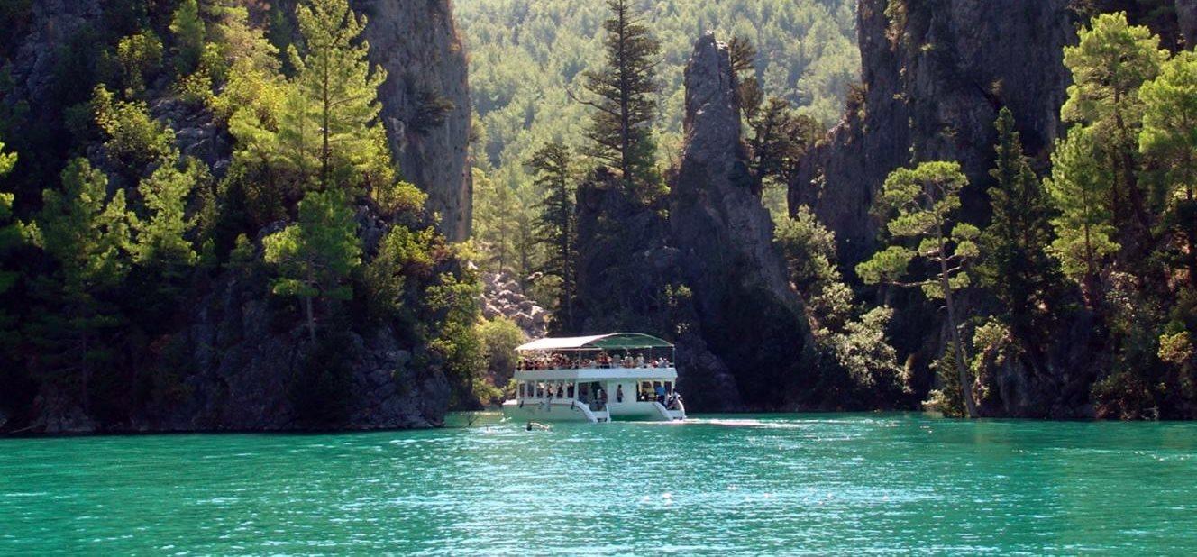 Green Canyon Boat Cruise with Lakeside Lunch