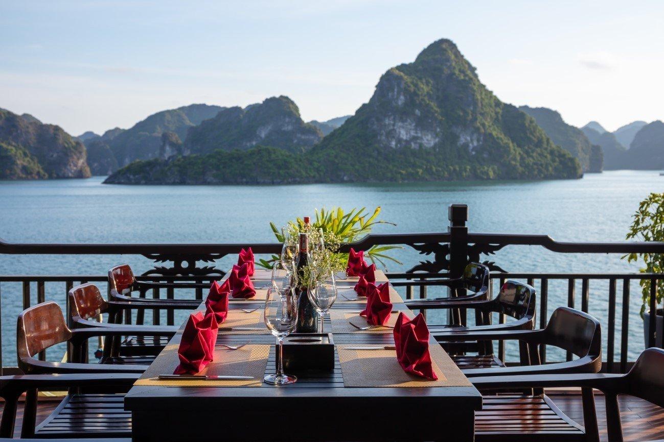 Ha Long & Lan Ha Bay 3-Day Cruise with Private Balcony