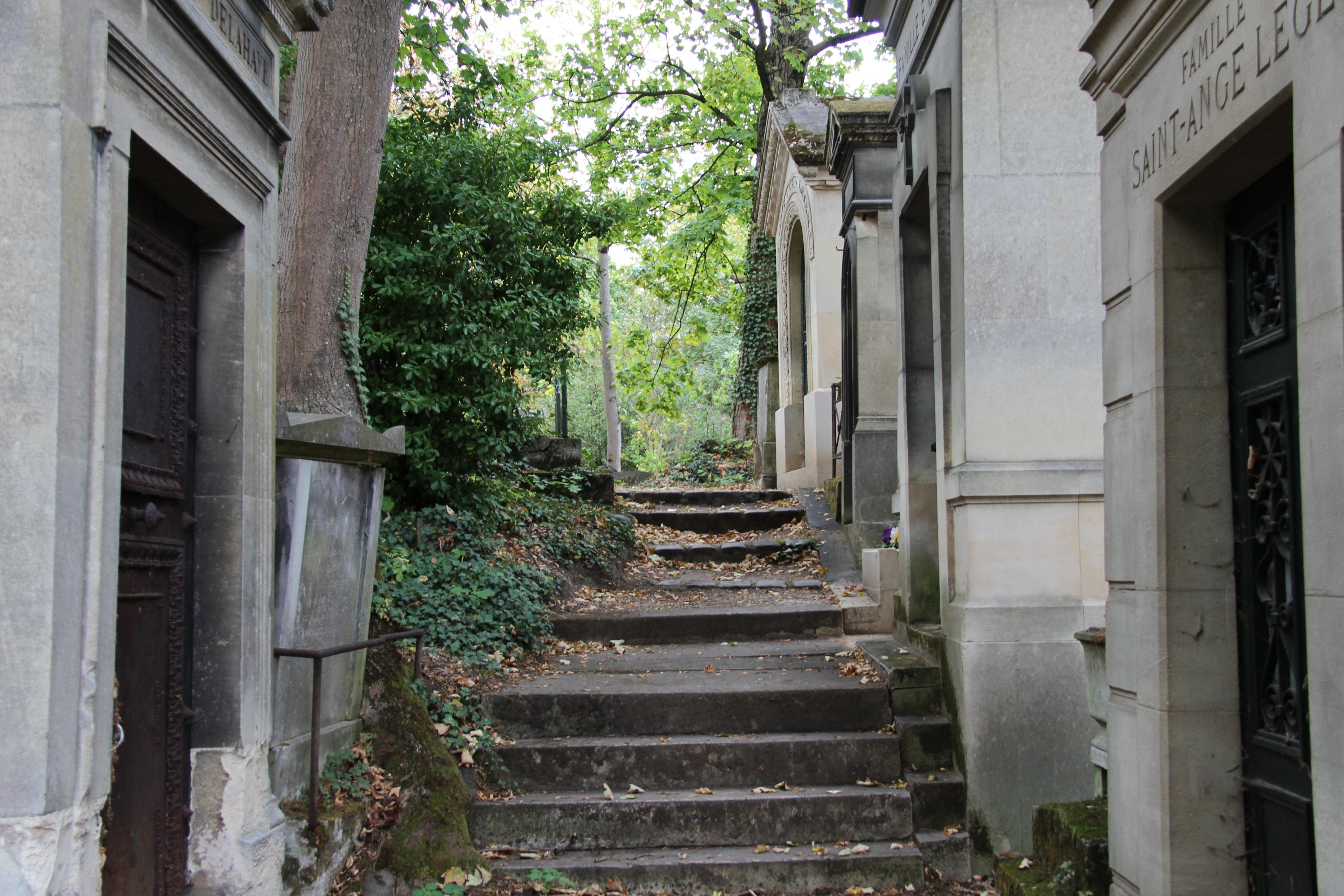 Paris: Visit Père Lachaise with an Archaeologist-Historian