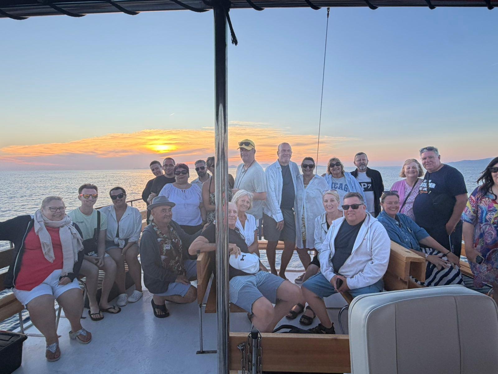 Santorini Volcanic Islands & Hot Springs Boat Cruise