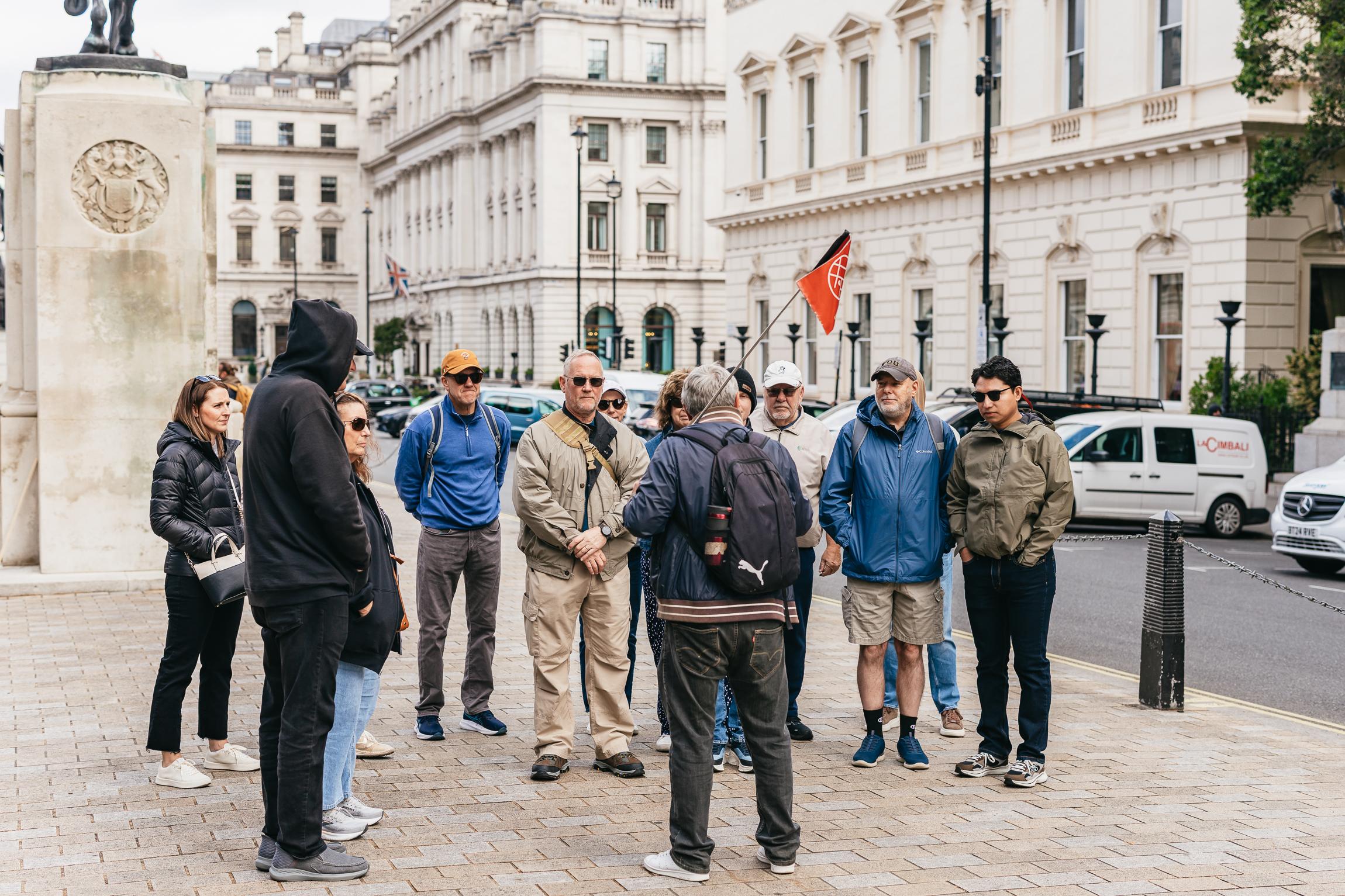 London: Changing of The Guard Tour with Expert Guide - Buckingham Palace tour and royal London scenery