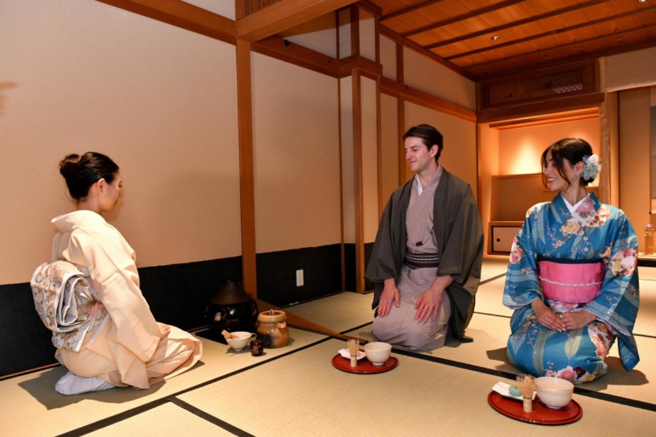 Kyoto Kimono Tea Ceremony at Orizuruya Gion