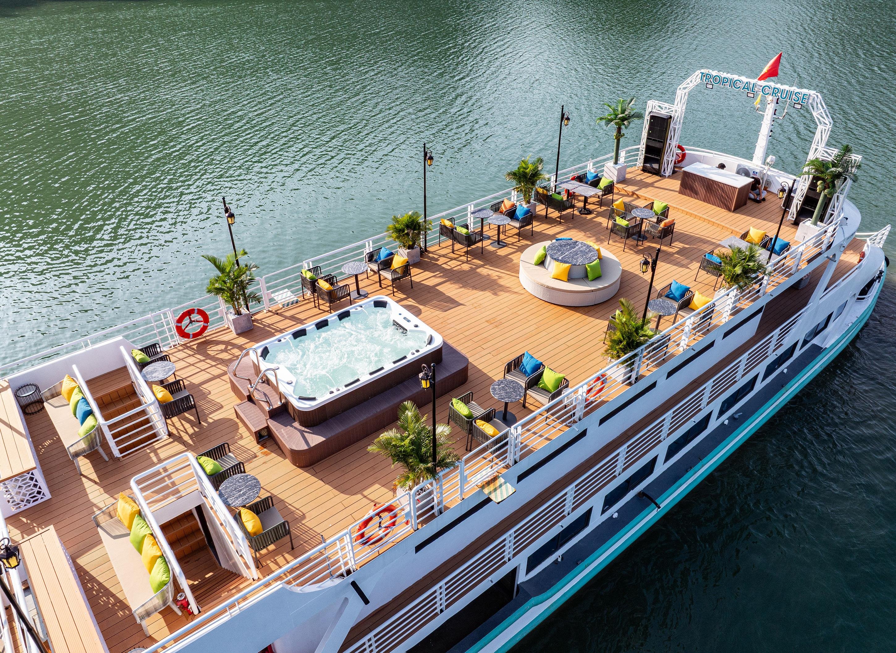 Ha Long to Lan Ha Bay Full-Day Cruise from Hanoi